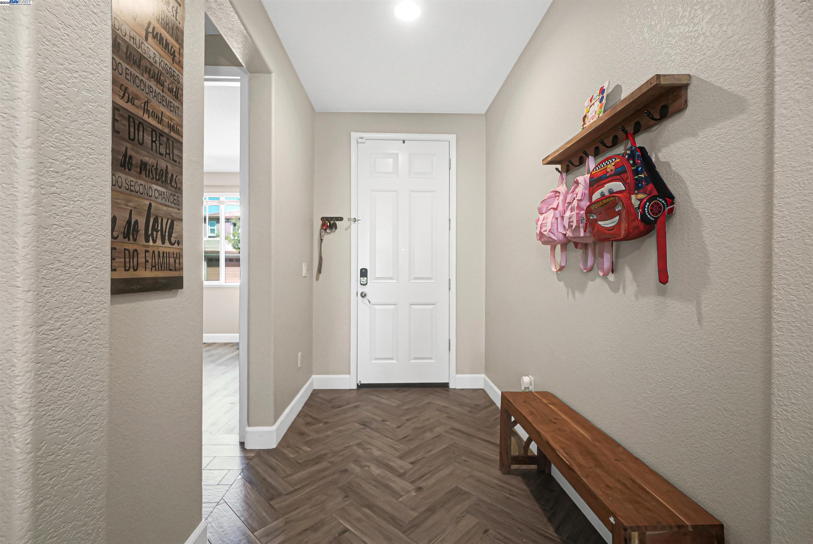 Detail Gallery Image 6 of 56 For 484 S Derone Ln, Tracy,  CA 95376 - 4 Beds | 3 Baths
