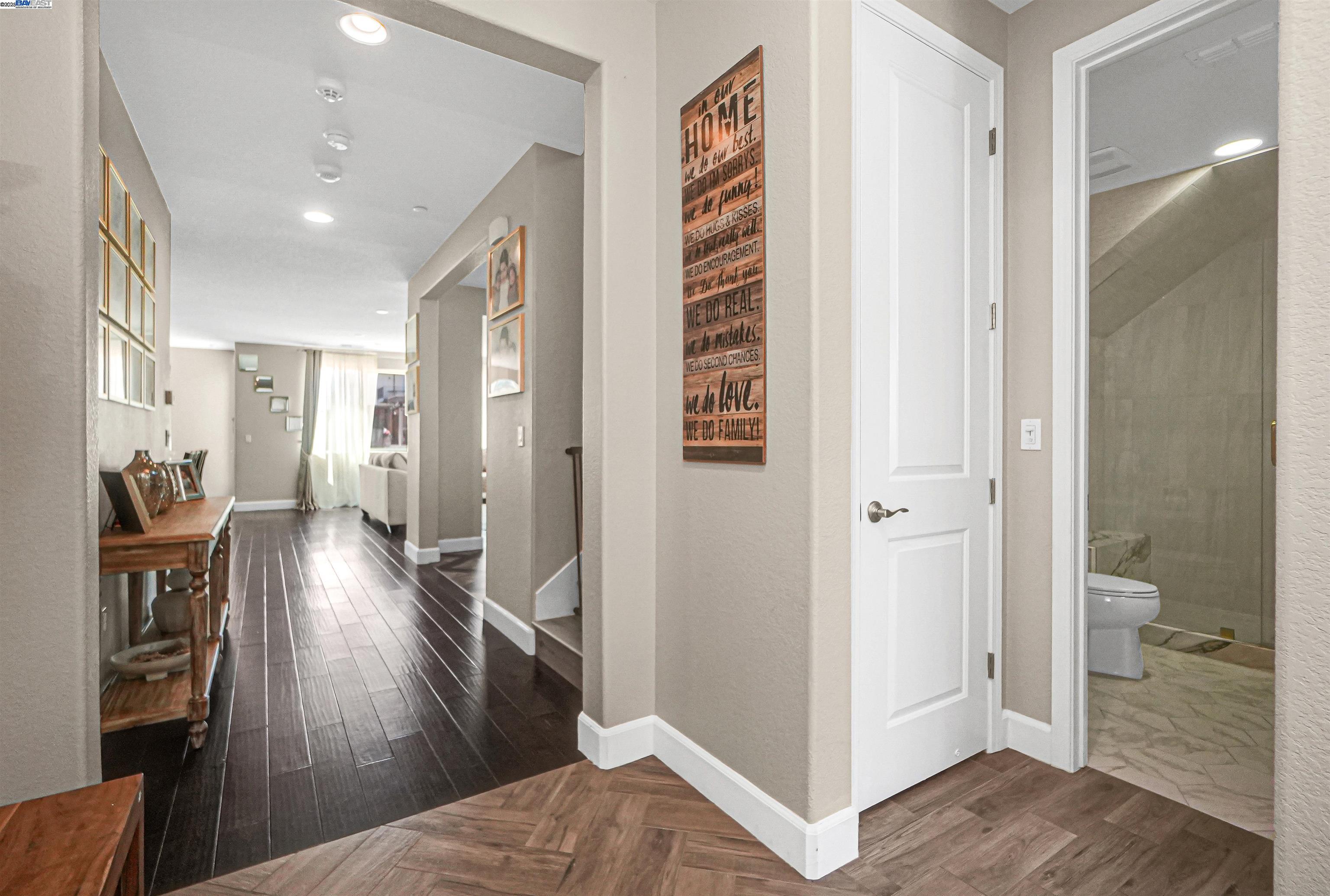 Detail Gallery Image 7 of 56 For 484 S Derone Ln, Tracy,  CA 95376 - 4 Beds | 3 Baths