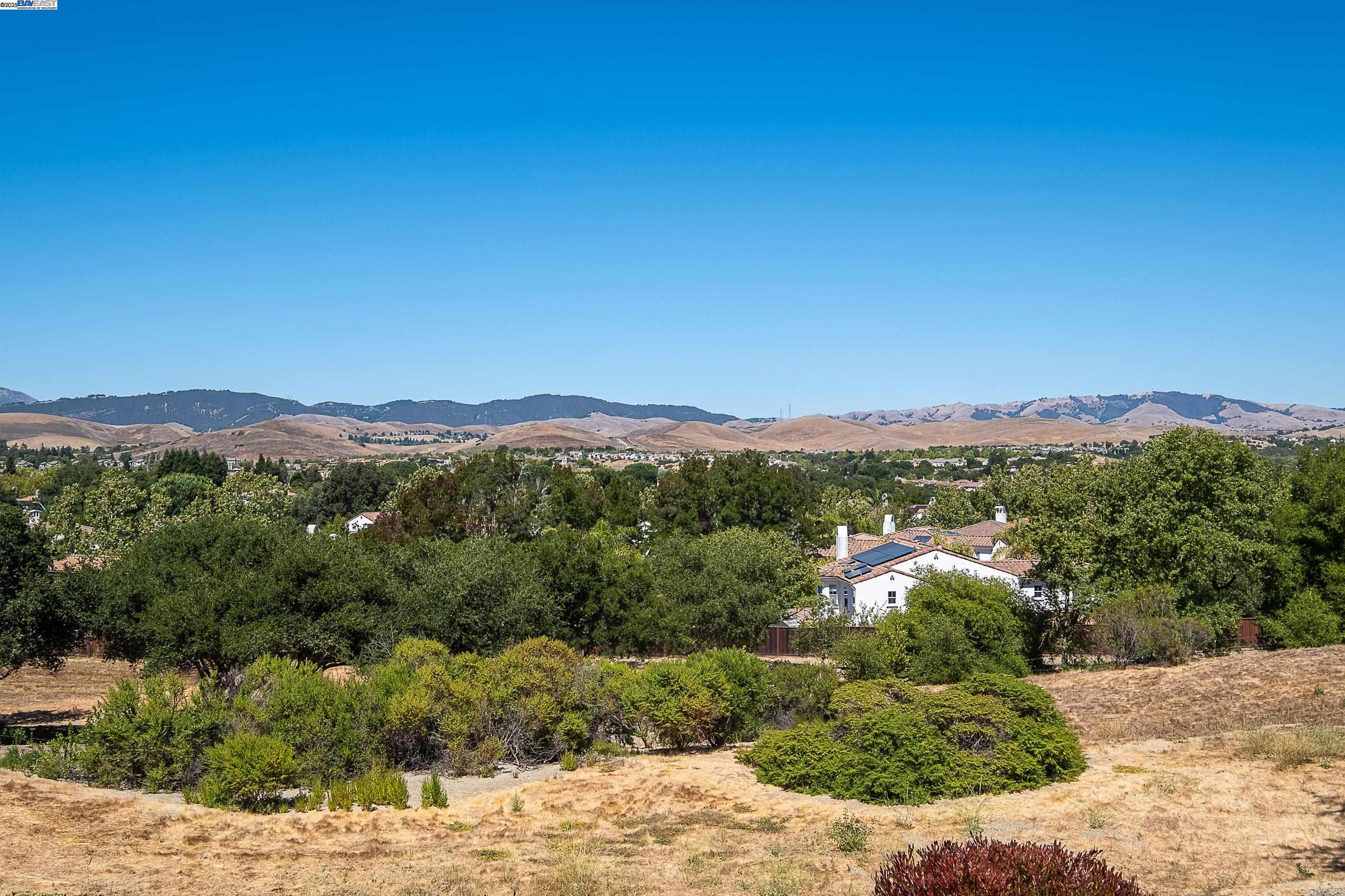 Photo #2: 41107303 Listing 
