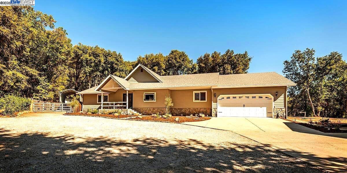 Detail Gallery Image 1 of 31 For 25025 State Highway 88, Pioneer,  CA 95666 - 3 Beds | 3 Baths