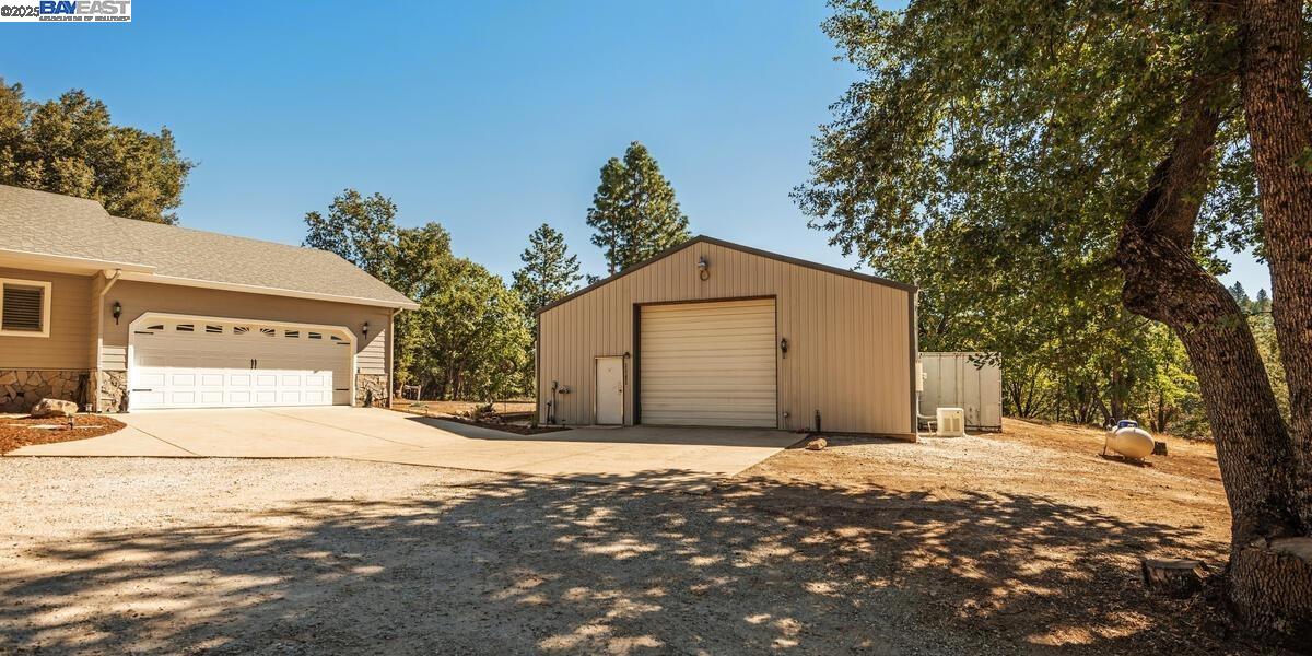 Detail Gallery Image 2 of 31 For 25025 State Highway 88, Pioneer,  CA 95666 - 3 Beds | 3 Baths