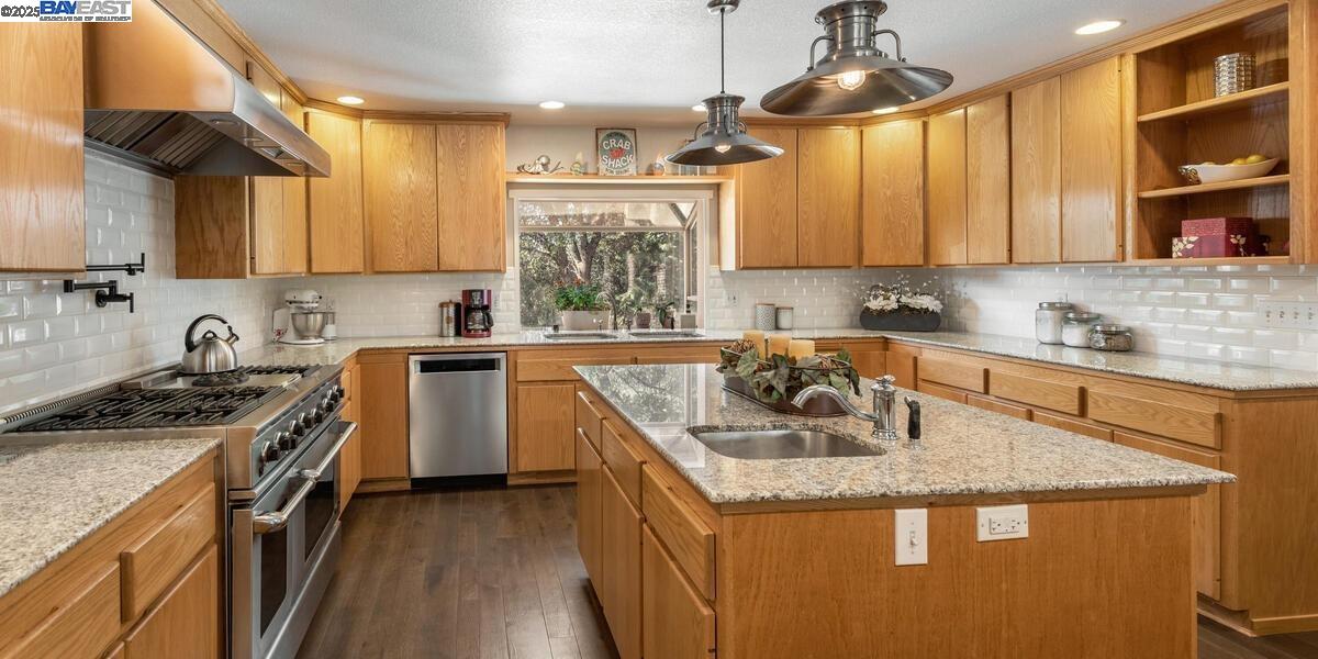Detail Gallery Image 11 of 31 For 25025 State Highway 88, Pioneer,  CA 95666 - 3 Beds | 3 Baths