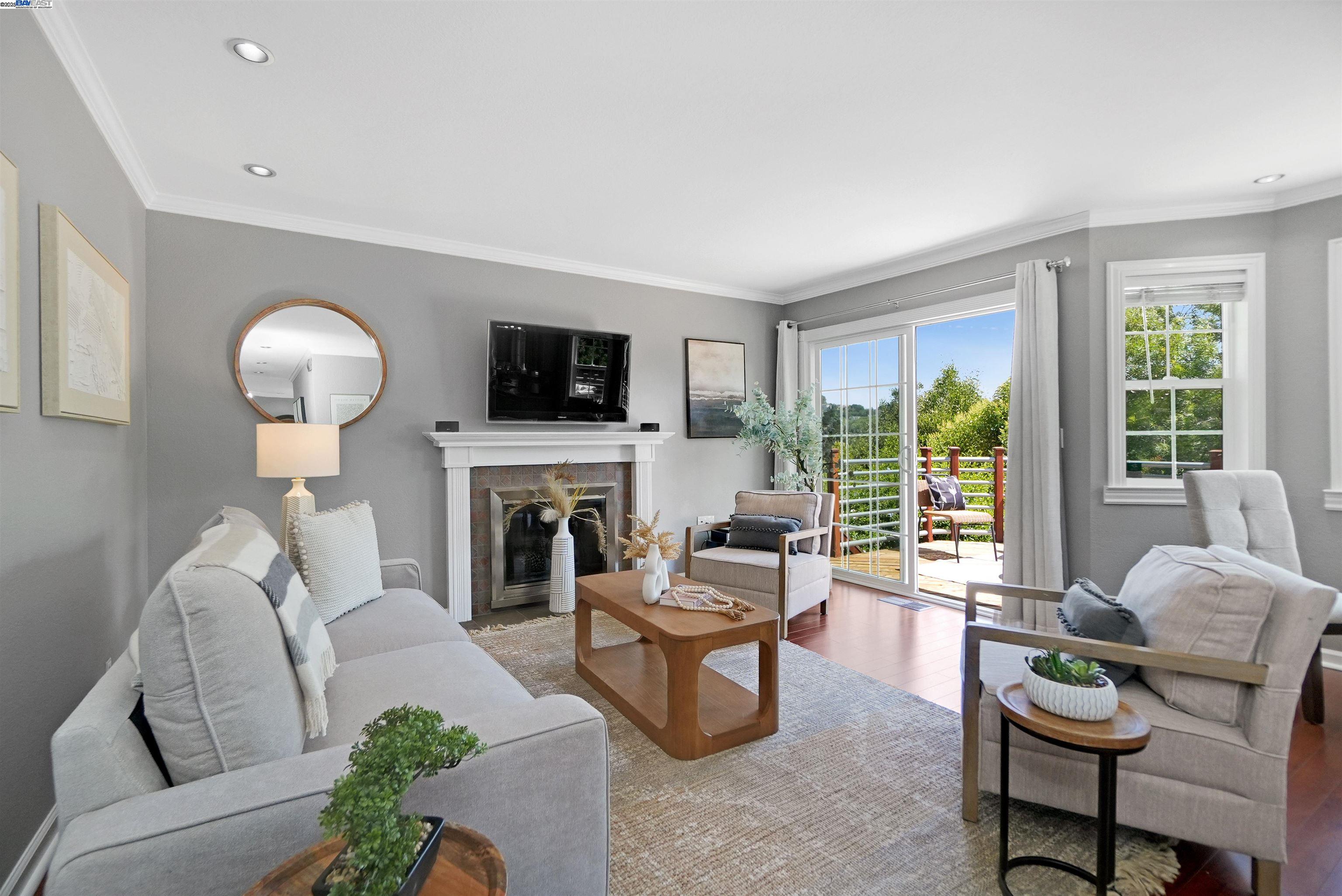 Detail Gallery Image 13 of 37 For 24948 Campus Dr, Hayward,  CA 94542 - 4 Beds | 3 Baths