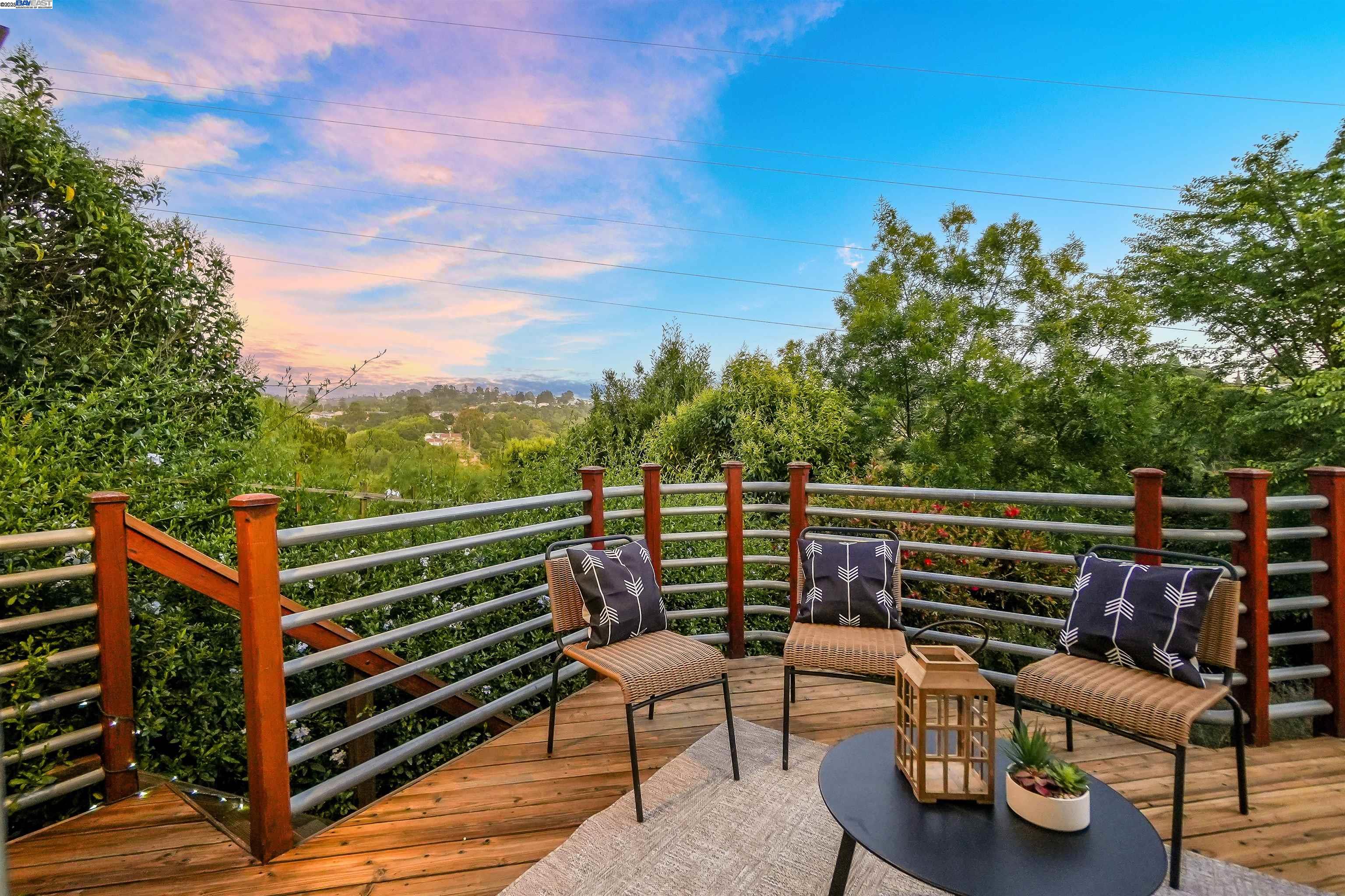 Detail Gallery Image 27 of 37 For 24948 Campus Dr, Hayward,  CA 94542 - 4 Beds | 3 Baths