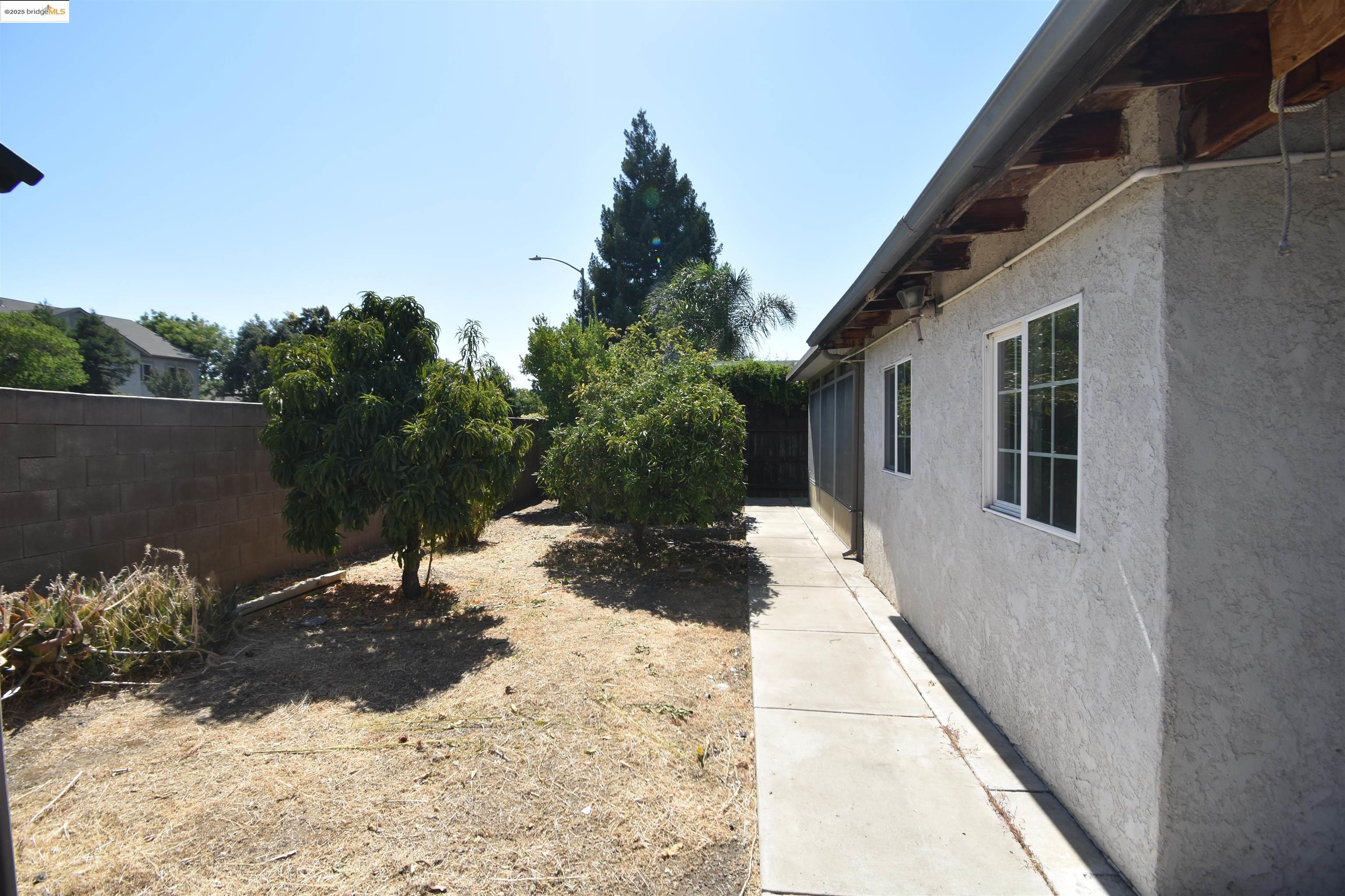 Detail Gallery Image 15 of 18 For 2960 Hebron Ln, Stockton,  CA 95206 - 3 Beds | 2 Baths