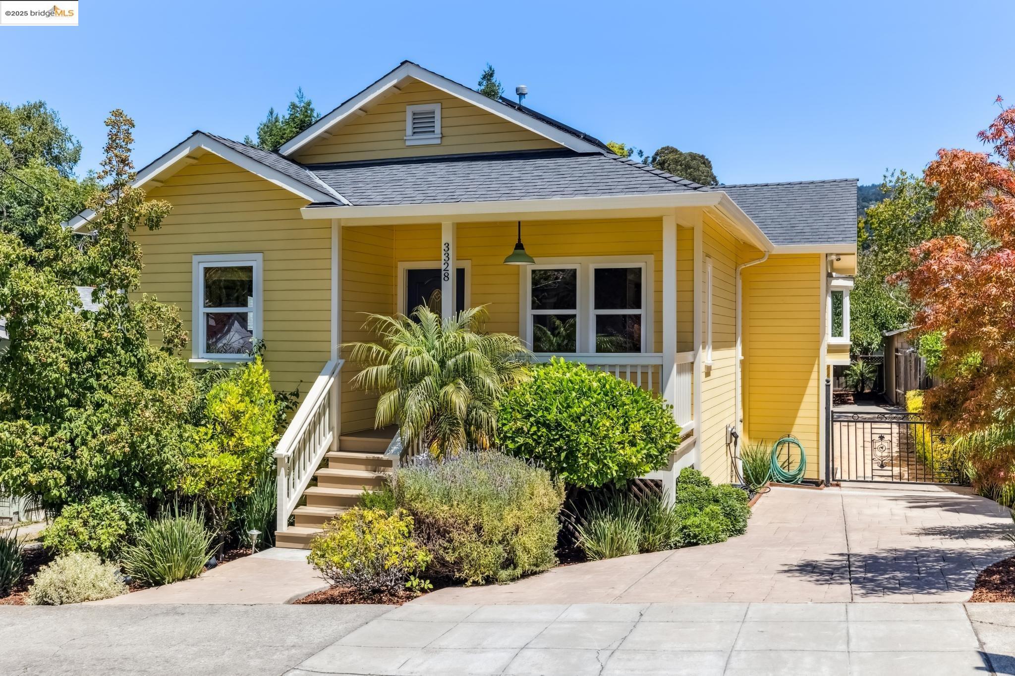 Detail Gallery Image 1 of 60 For 3328 Kansas St, Oakland,  CA 94602 - 4 Beds | 3 Baths