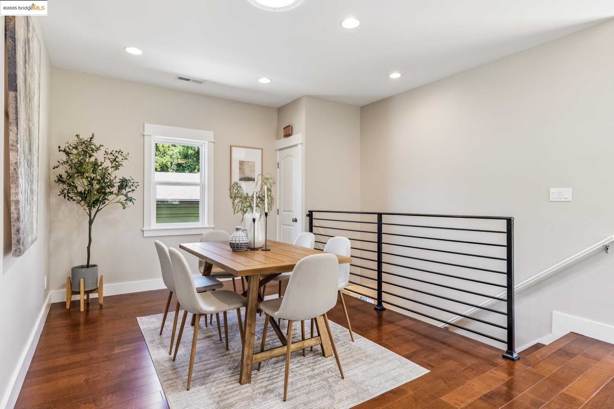 Detail Gallery Image 13 of 60 For 3328 Kansas St, Oakland,  CA 94602 - 4 Beds | 3 Baths