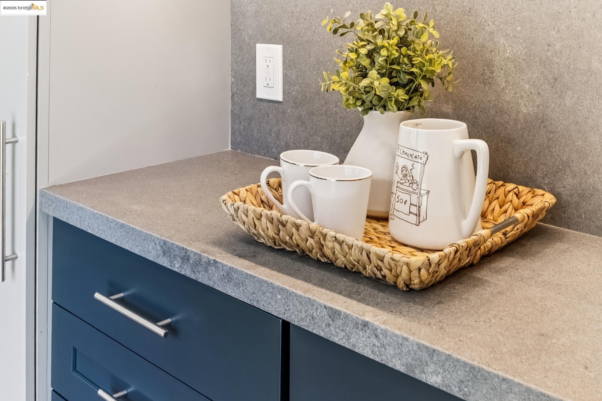 Detail Gallery Image 17 of 60 For 3328 Kansas St, Oakland,  CA 94602 - 4 Beds | 3 Baths