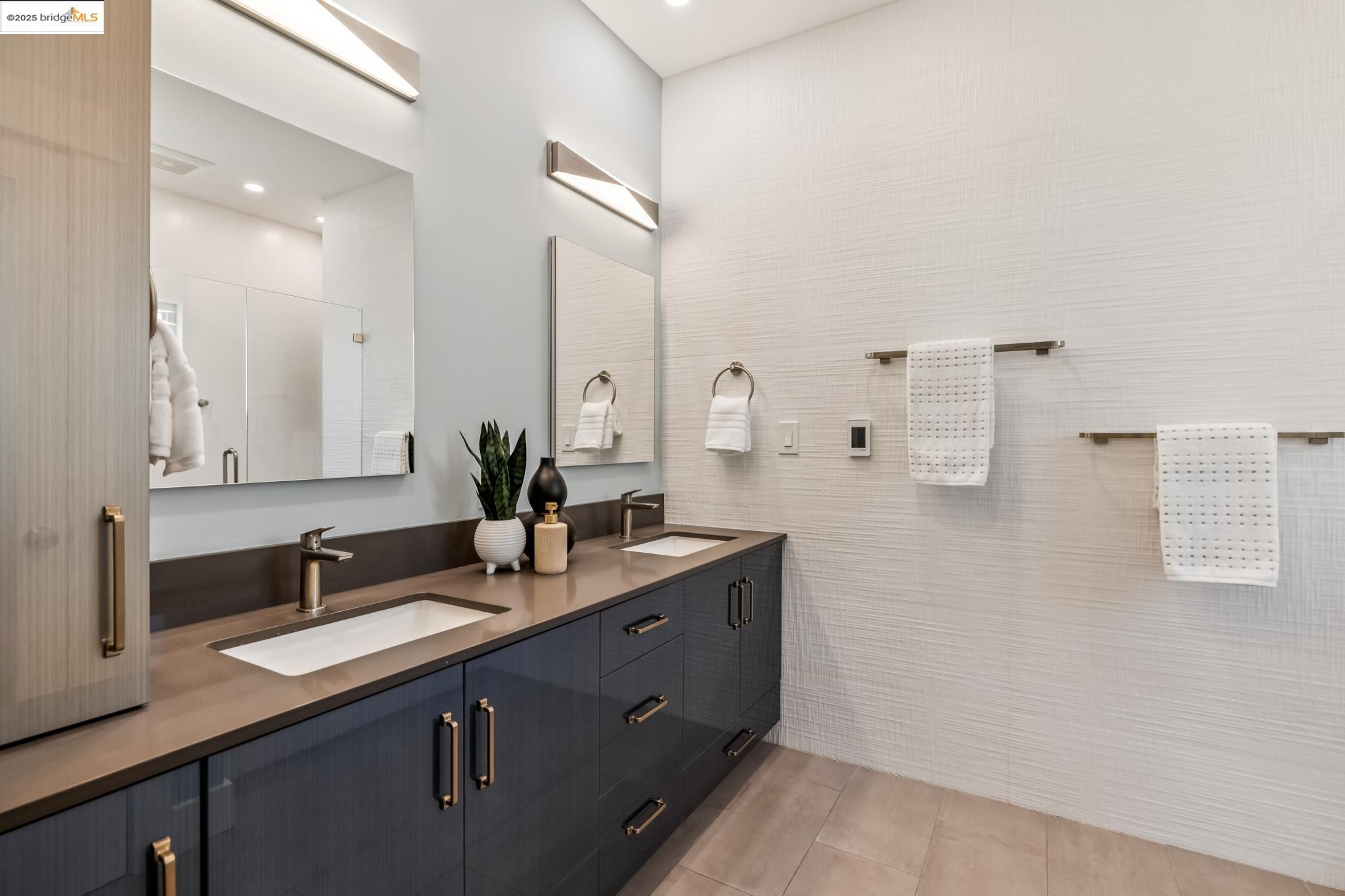 Detail Gallery Image 20 of 60 For 3328 Kansas St, Oakland,  CA 94602 - 4 Beds | 3 Baths