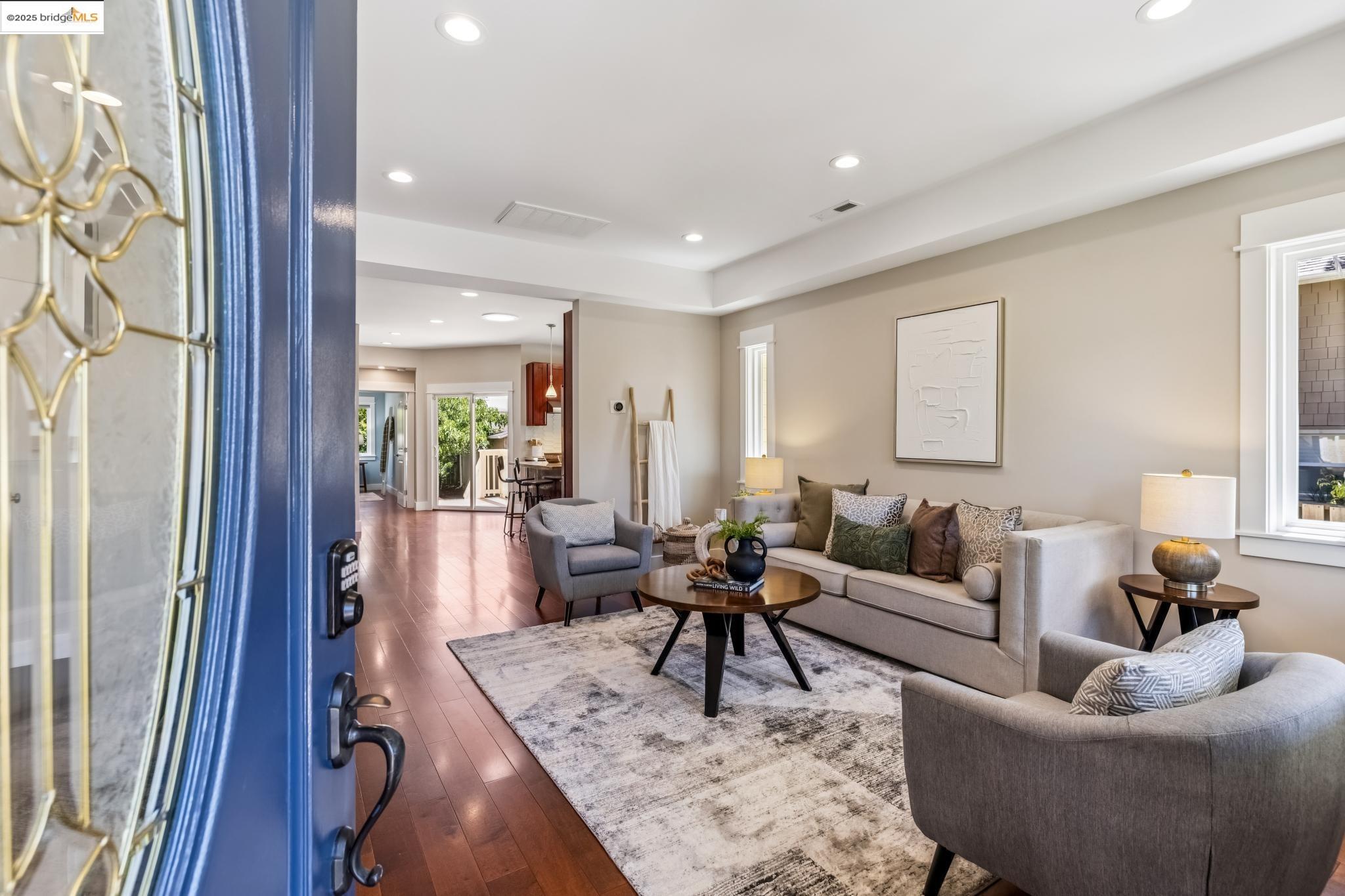 Detail Gallery Image 3 of 60 For 3328 Kansas St, Oakland,  CA 94602 - 4 Beds | 3 Baths