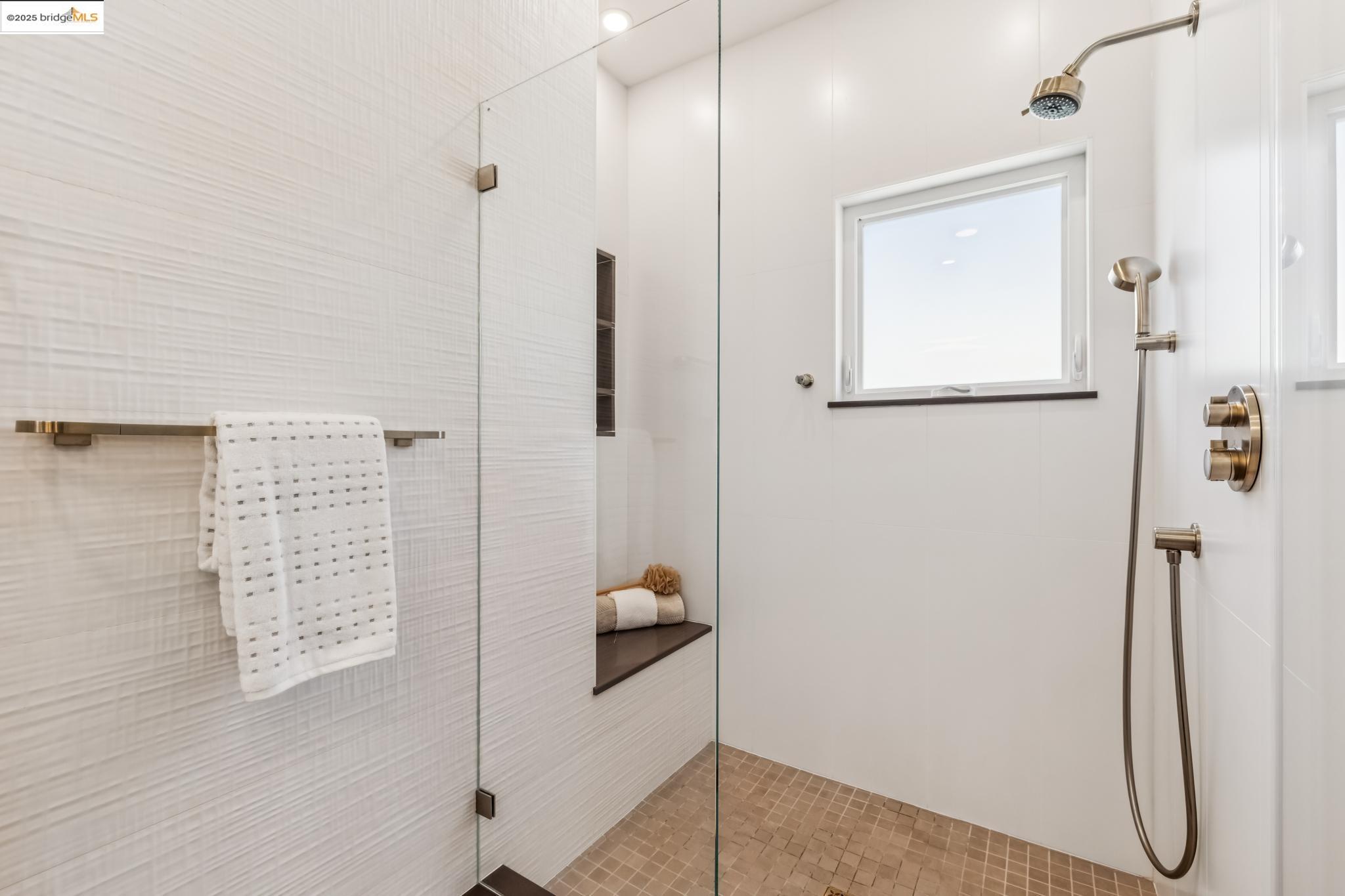Detail Gallery Image 23 of 60 For 3328 Kansas St, Oakland,  CA 94602 - 4 Beds | 3 Baths