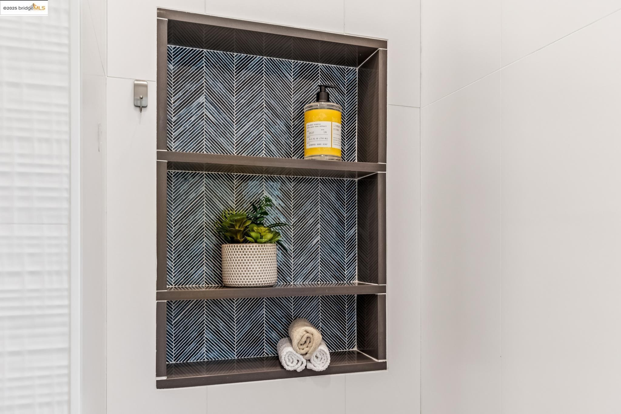 Detail Gallery Image 24 of 60 For 3328 Kansas St, Oakland,  CA 94602 - 4 Beds | 3 Baths