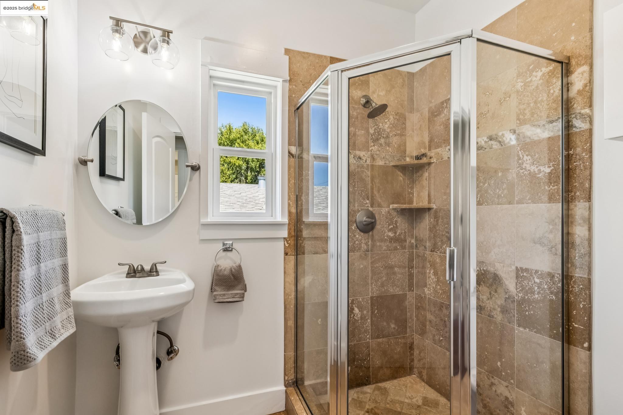 Detail Gallery Image 29 of 60 For 3328 Kansas St, Oakland,  CA 94602 - 4 Beds | 3 Baths