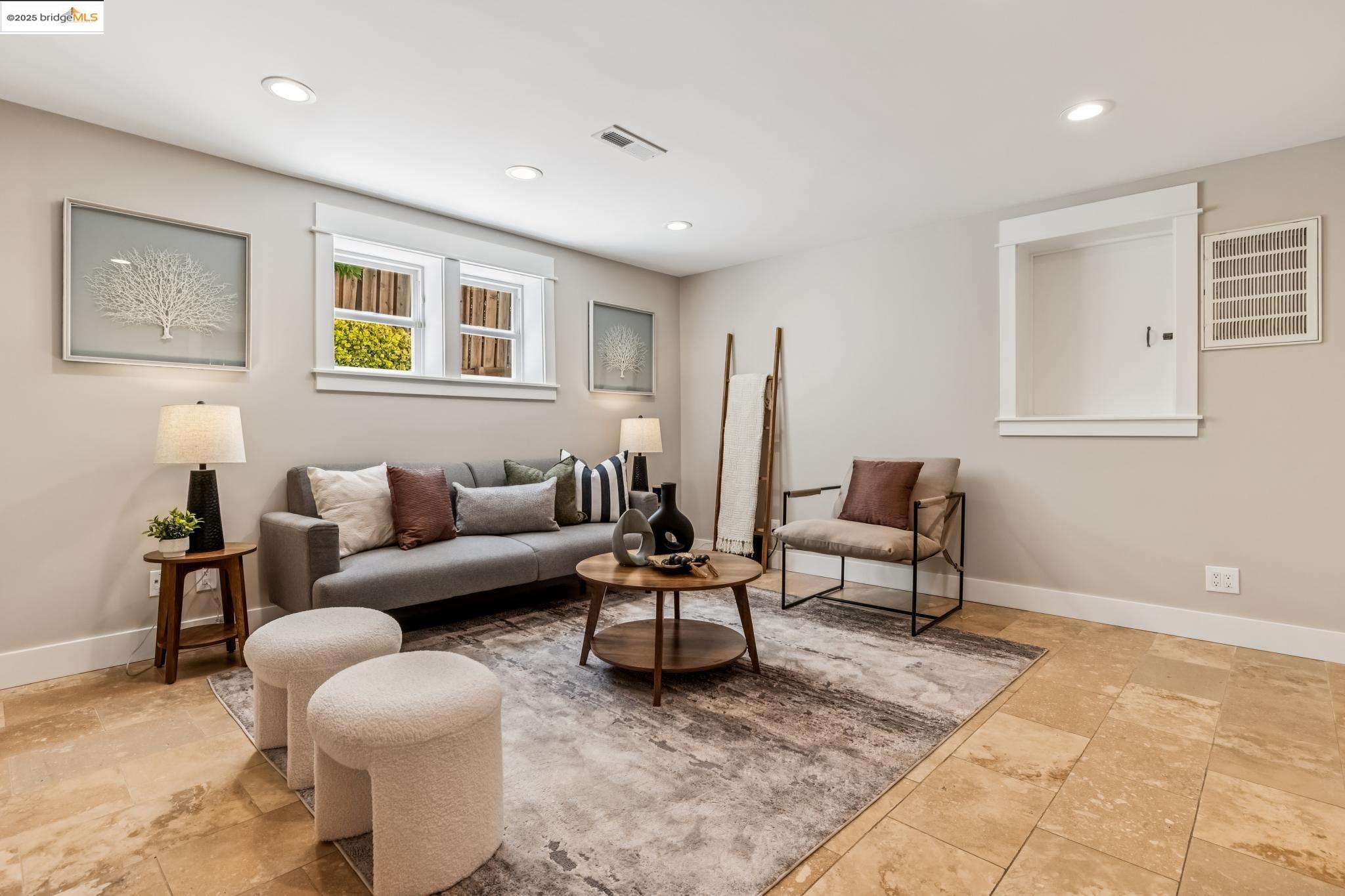 Detail Gallery Image 30 of 60 For 3328 Kansas St, Oakland,  CA 94602 - 4 Beds | 3 Baths