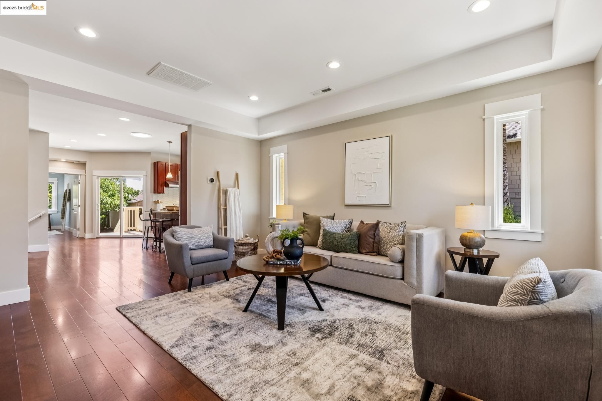Detail Gallery Image 4 of 60 For 3328 Kansas St, Oakland,  CA 94602 - 4 Beds | 3 Baths