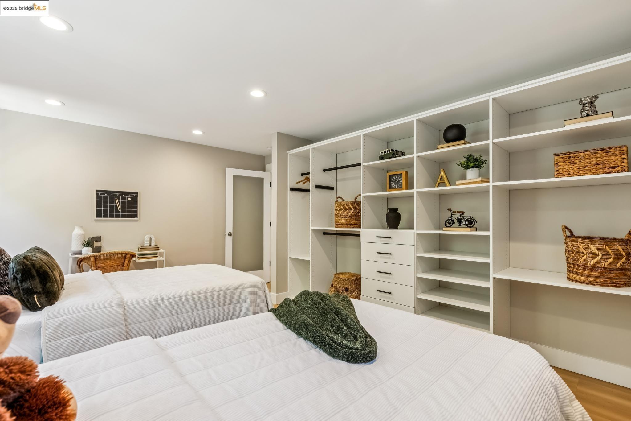 Detail Gallery Image 37 of 60 For 3328 Kansas St, Oakland,  CA 94602 - 4 Beds | 3 Baths