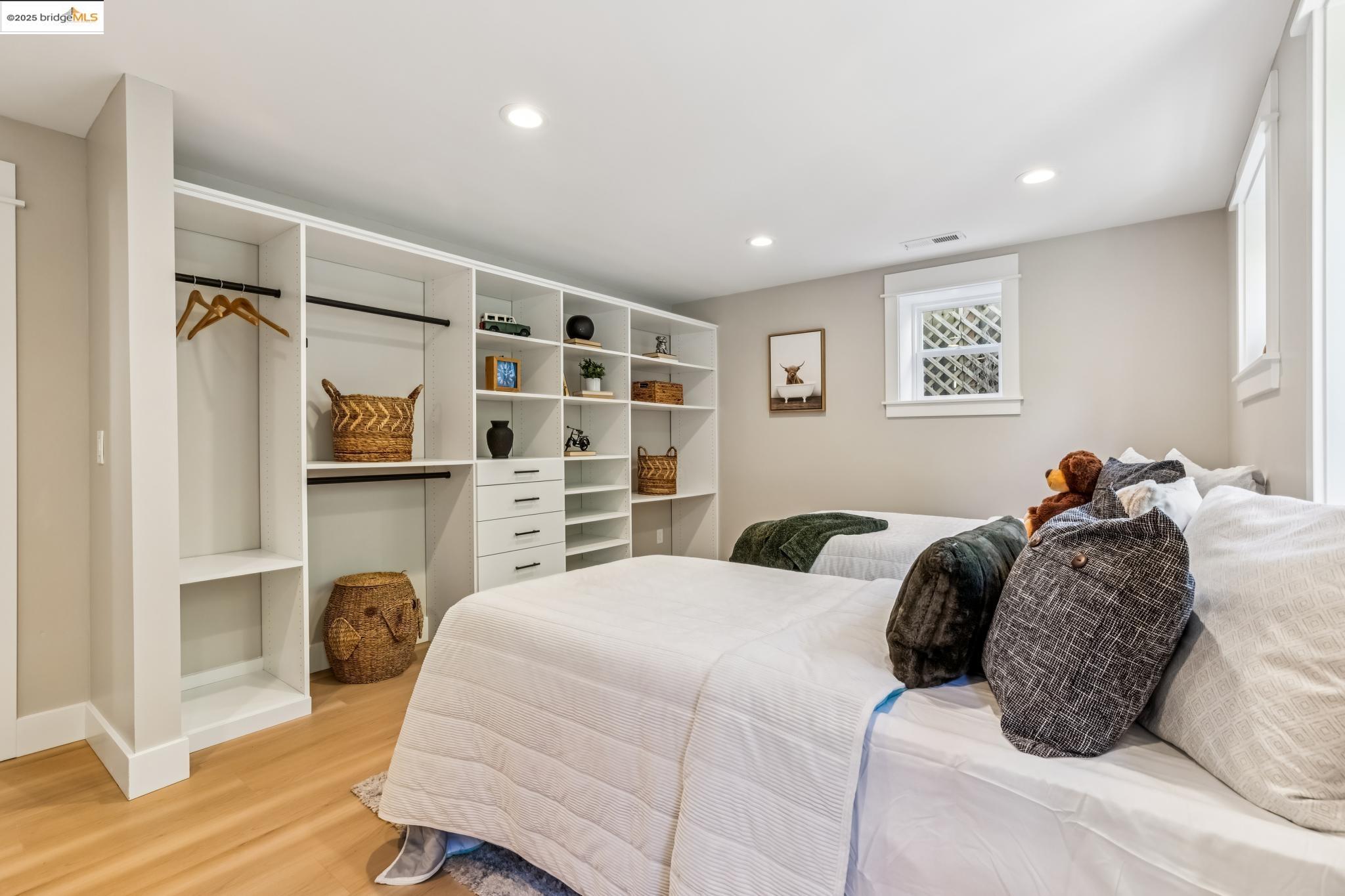 Detail Gallery Image 38 of 60 For 3328 Kansas St, Oakland,  CA 94602 - 4 Beds | 3 Baths