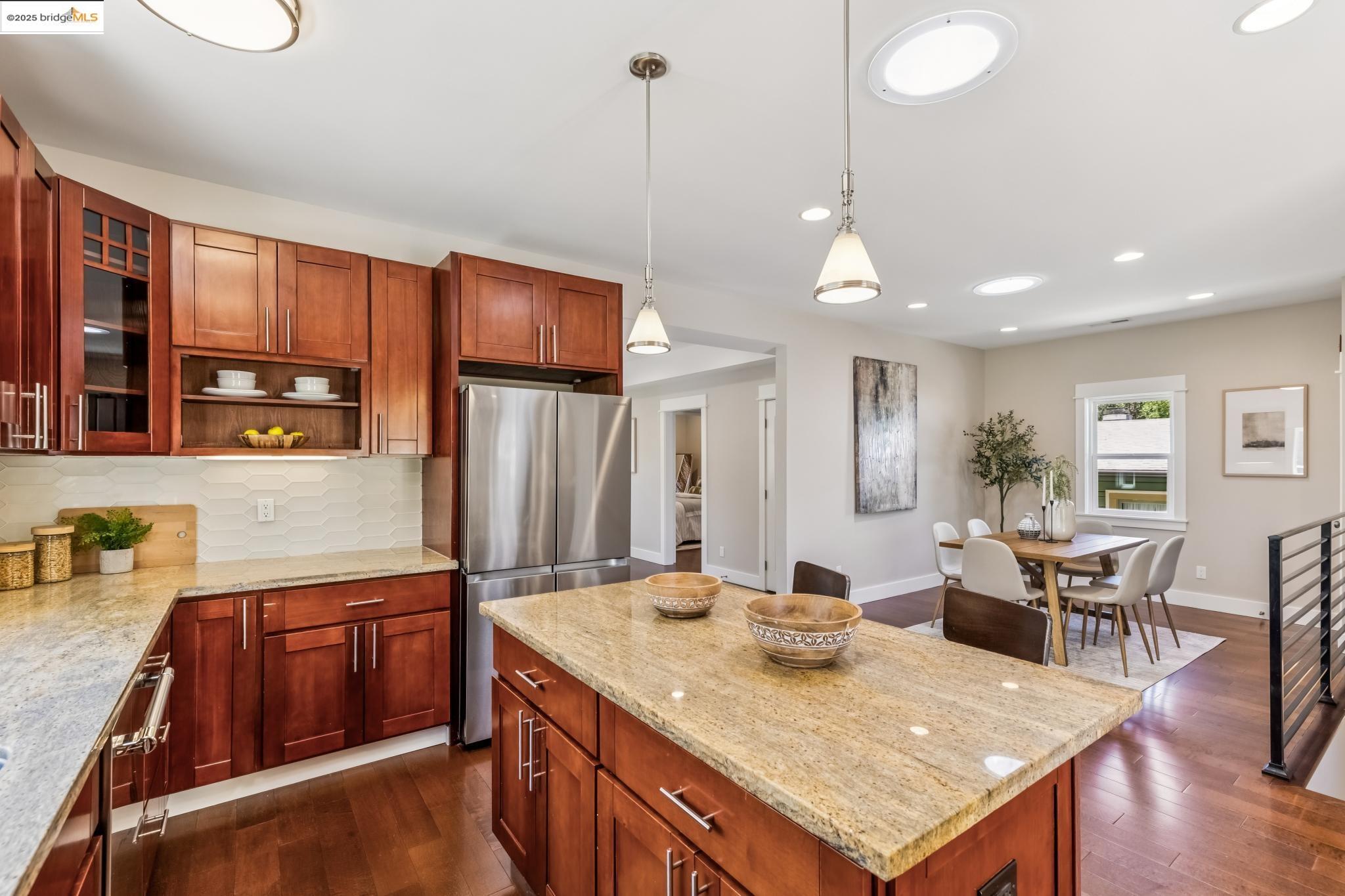 Detail Gallery Image 9 of 60 For 3328 Kansas St, Oakland,  CA 94602 - 4 Beds | 3 Baths