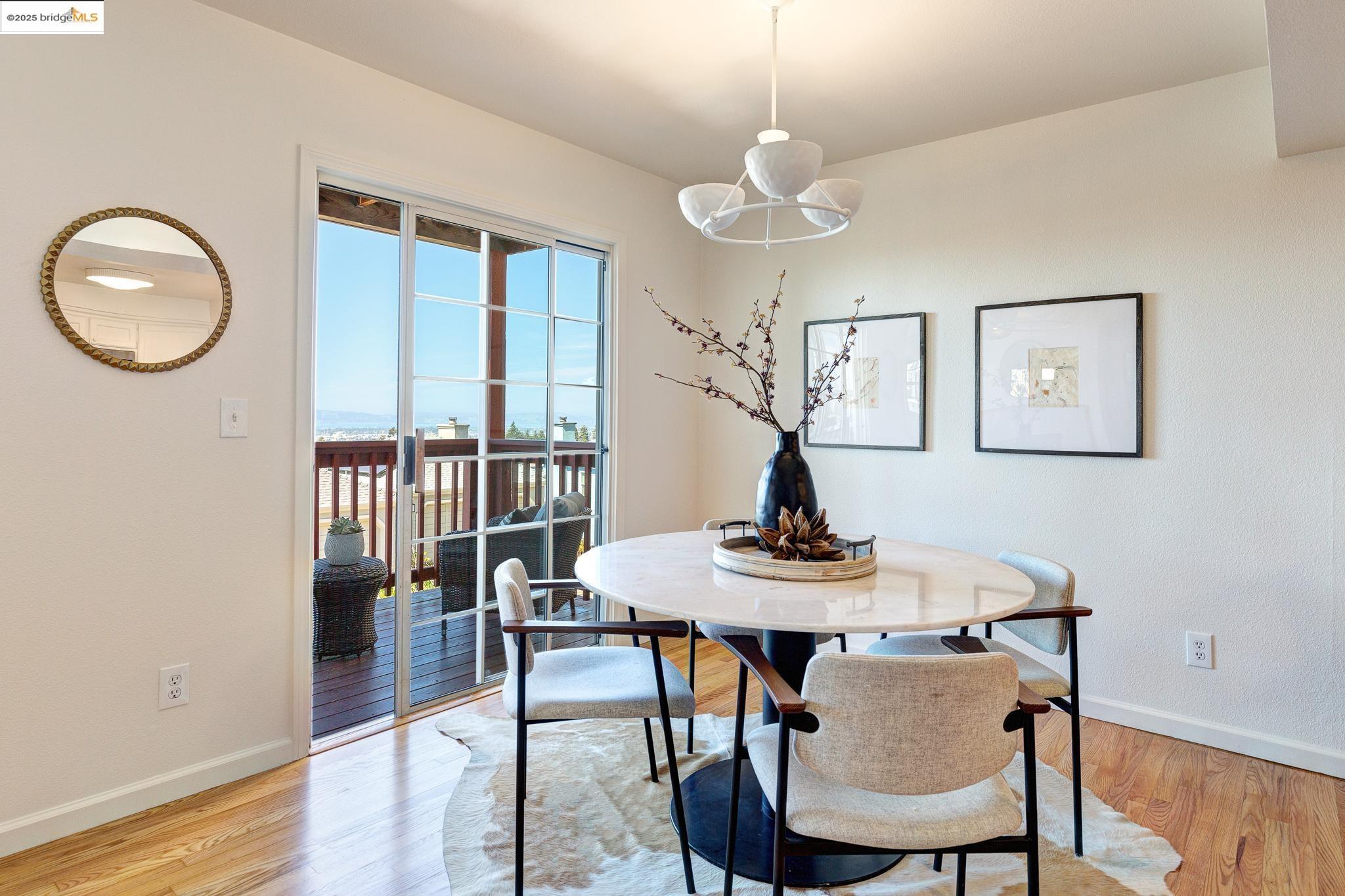 Detail Gallery Image 11 of 59 For 4353 Terrabella Way, Oakland,  CA 94619 - 3 Beds | 2/1 Baths