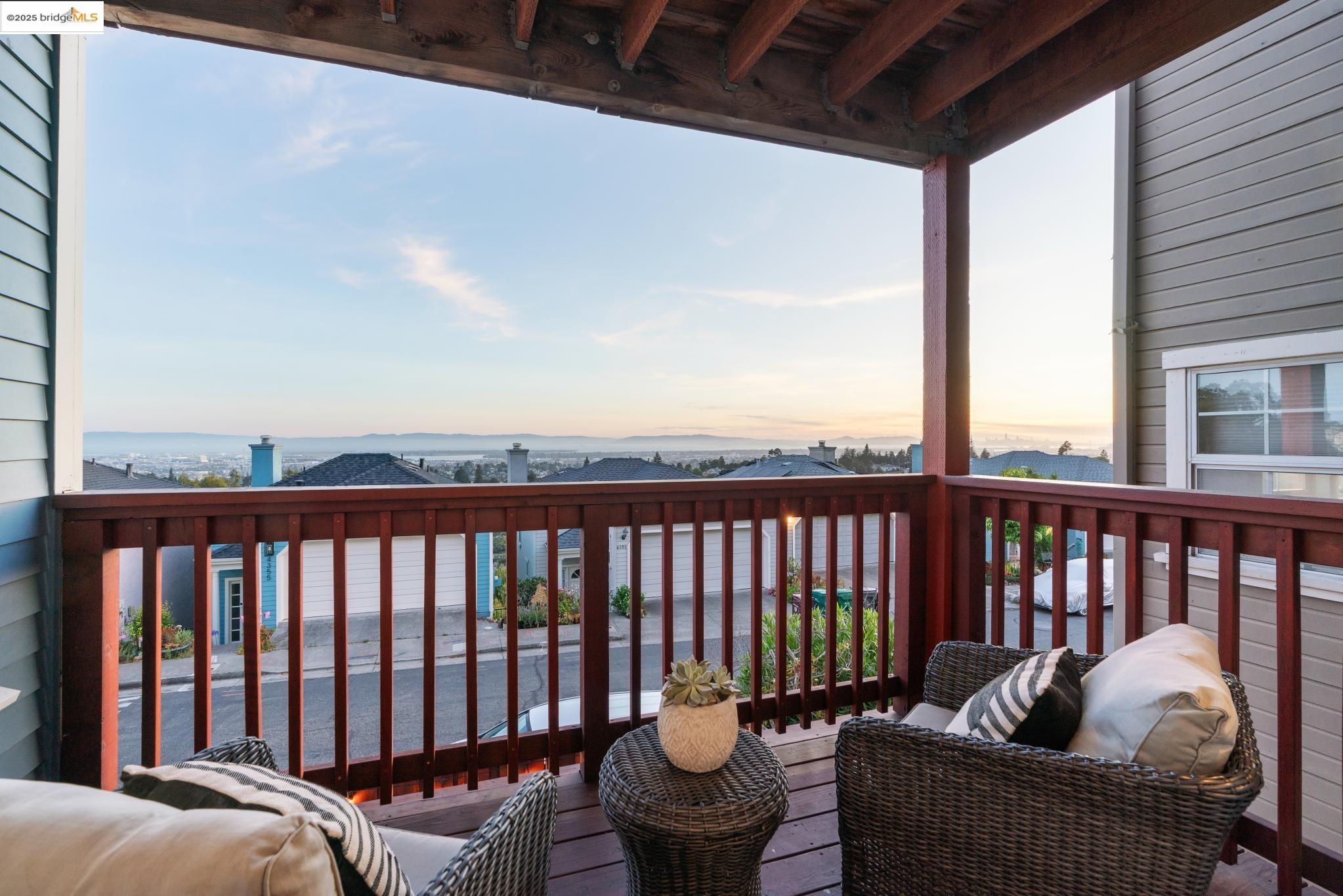 Detail Gallery Image 12 of 59 For 4353 Terrabella Way, Oakland,  CA 94619 - 3 Beds | 2/1 Baths
