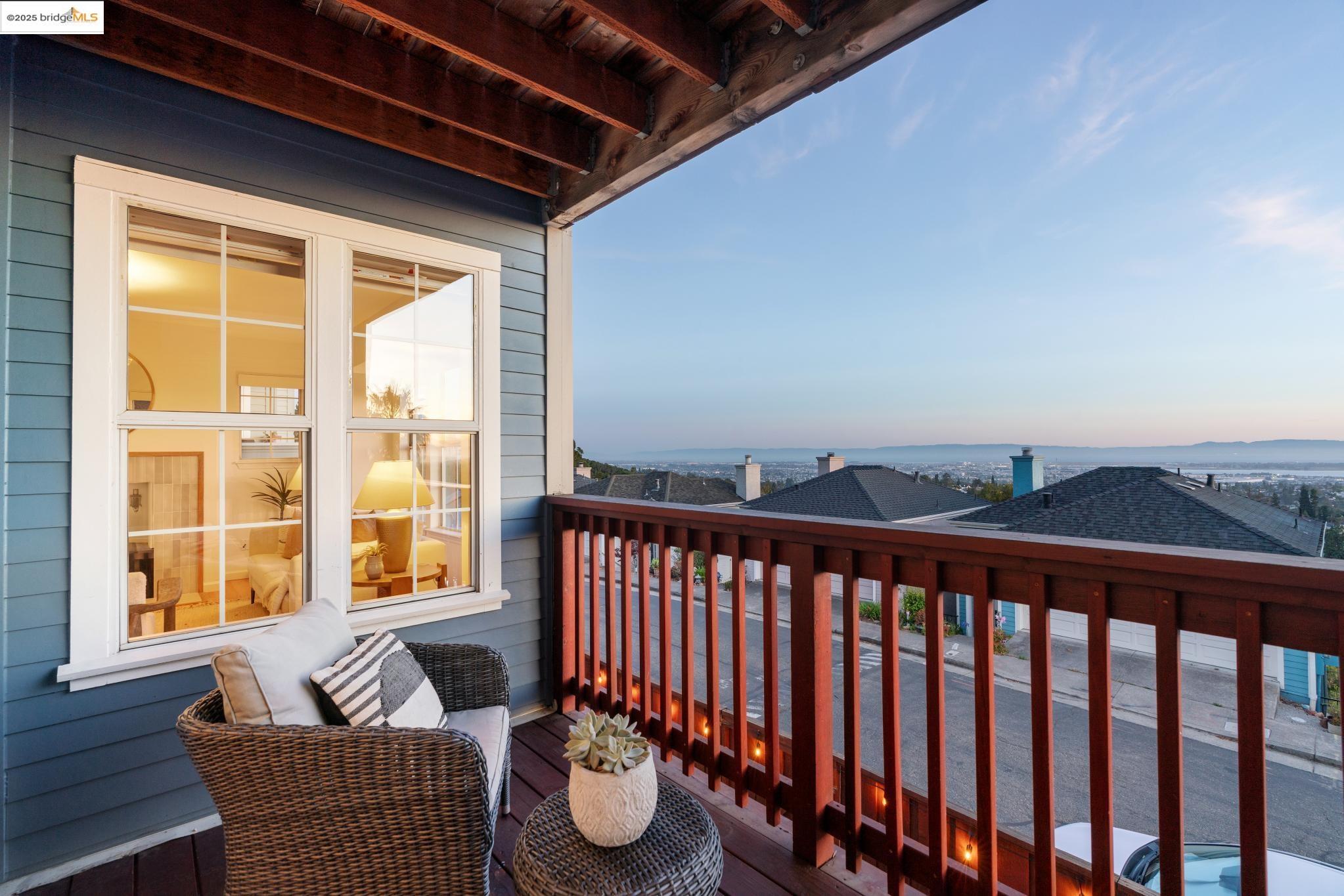 Detail Gallery Image 13 of 59 For 4353 Terrabella Way, Oakland,  CA 94619 - 3 Beds | 2/1 Baths