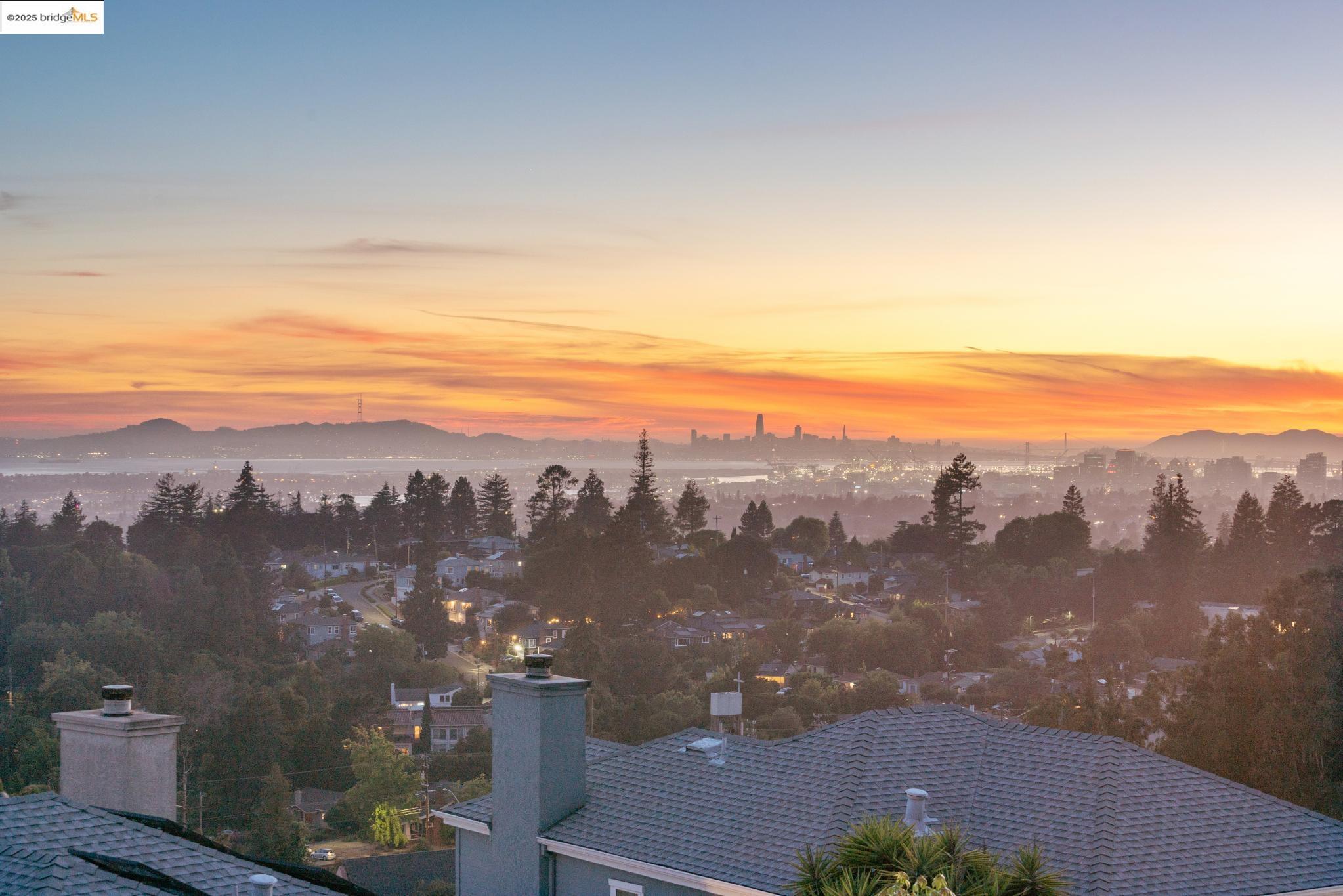 Detail Gallery Image 14 of 59 For 4353 Terrabella Way, Oakland,  CA 94619 - 3 Beds | 2/1 Baths