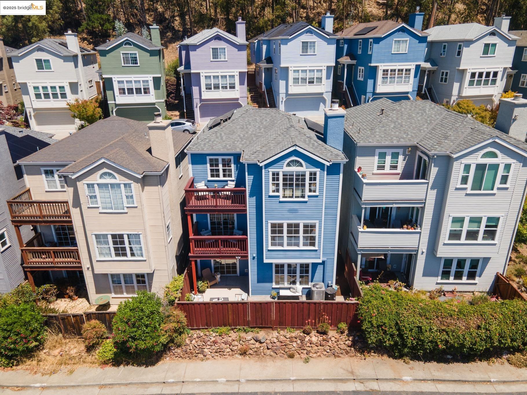 Detail Gallery Image 16 of 59 For 4353 Terrabella Way, Oakland,  CA 94619 - 3 Beds | 2/1 Baths