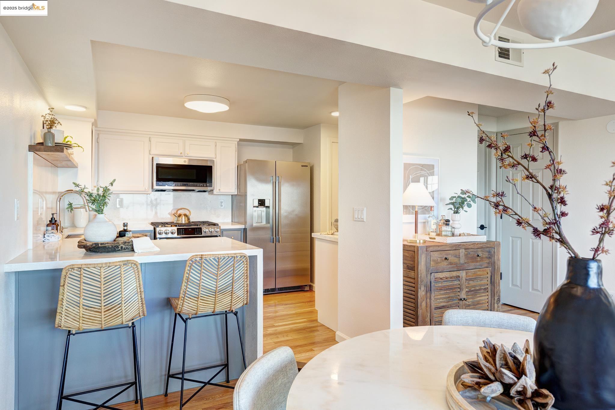 Detail Gallery Image 19 of 59 For 4353 Terrabella Way, Oakland,  CA 94619 - 3 Beds | 2/1 Baths