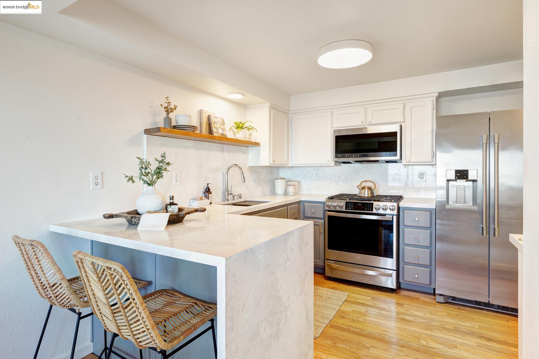 Detail Gallery Image 20 of 59 For 4353 Terrabella Way, Oakland,  CA 94619 - 3 Beds | 2/1 Baths