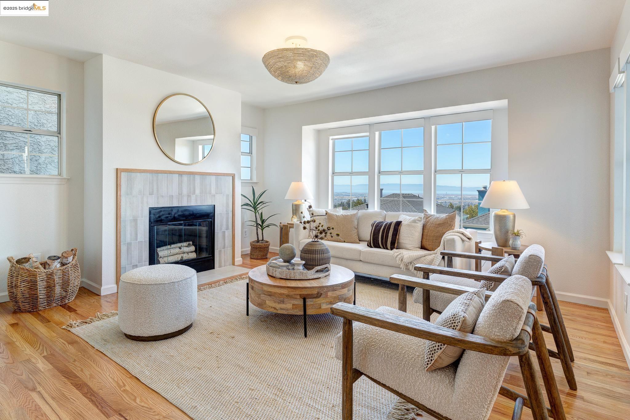 Detail Gallery Image 3 of 59 For 4353 Terrabella Way, Oakland,  CA 94619 - 3 Beds | 2/1 Baths