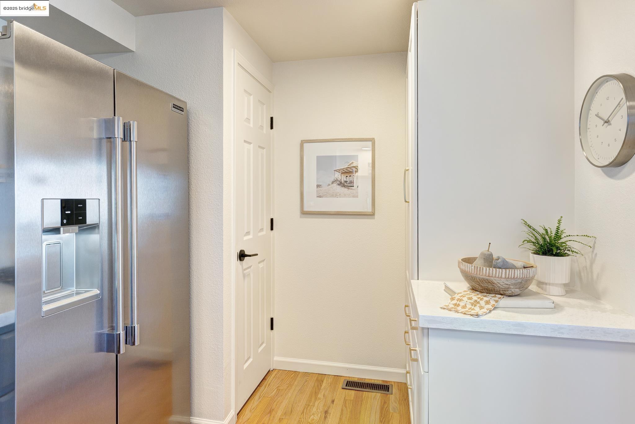 Detail Gallery Image 22 of 59 For 4353 Terrabella Way, Oakland,  CA 94619 - 3 Beds | 2/1 Baths