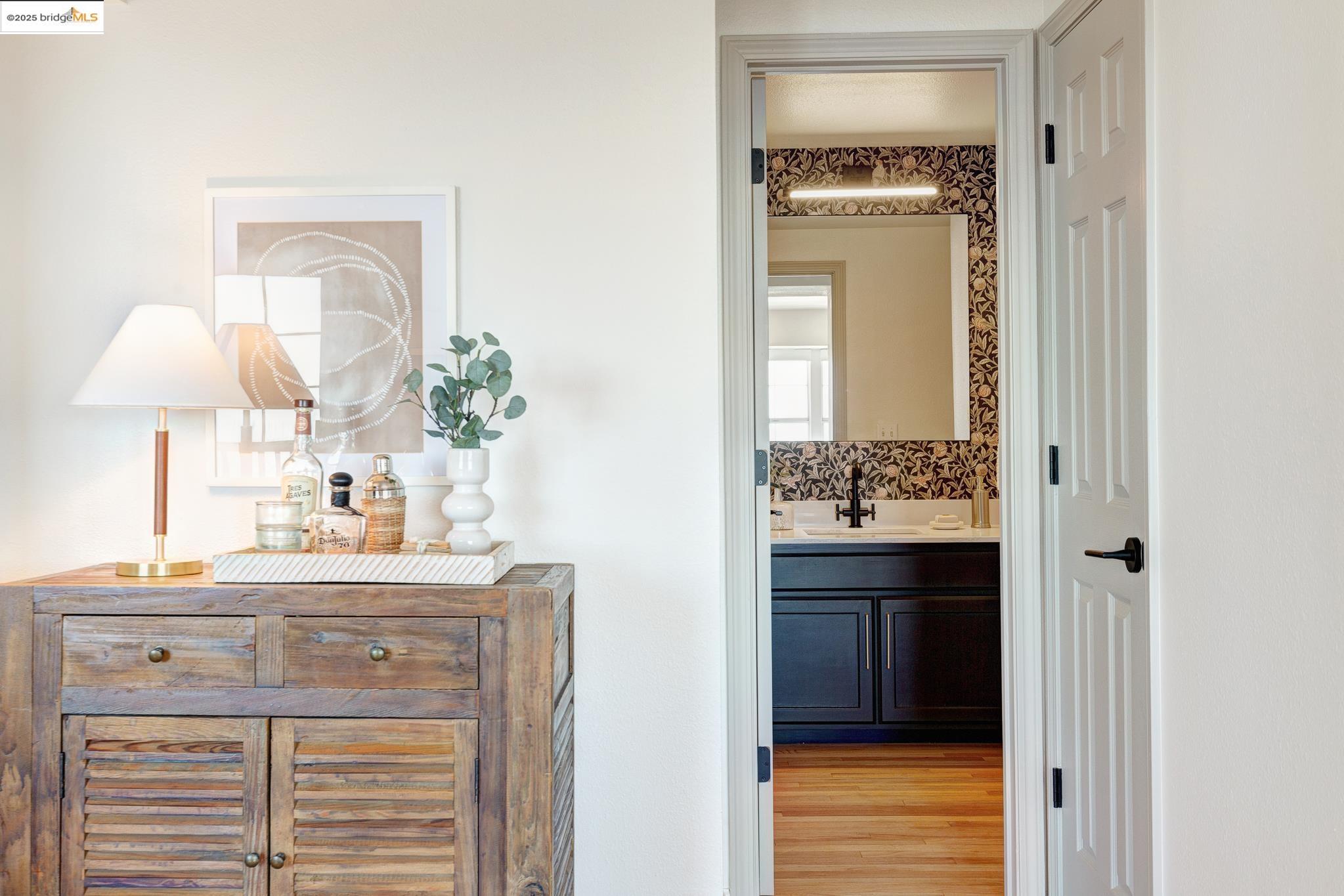 Detail Gallery Image 25 of 59 For 4353 Terrabella Way, Oakland,  CA 94619 - 3 Beds | 2/1 Baths