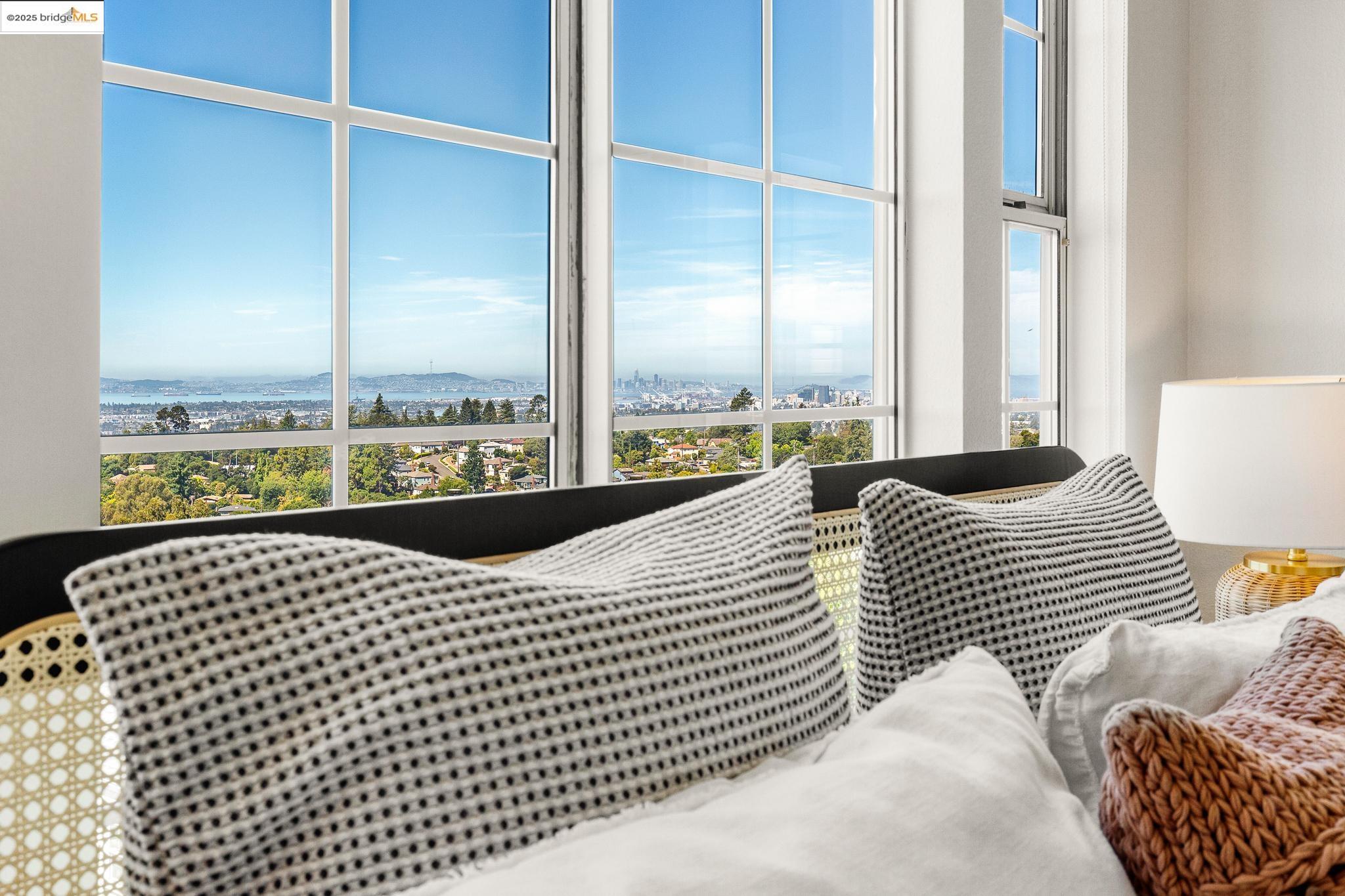 Detail Gallery Image 30 of 59 For 4353 Terrabella Way, Oakland,  CA 94619 - 3 Beds | 2/1 Baths