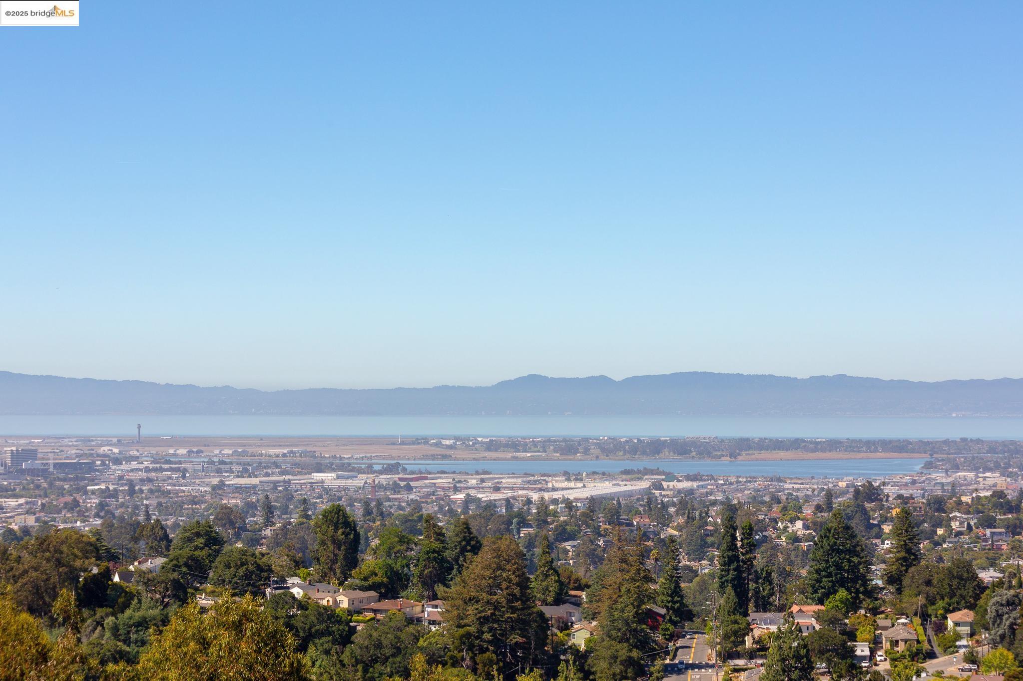 Detail Gallery Image 31 of 59 For 4353 Terrabella Way, Oakland,  CA 94619 - 3 Beds | 2/1 Baths