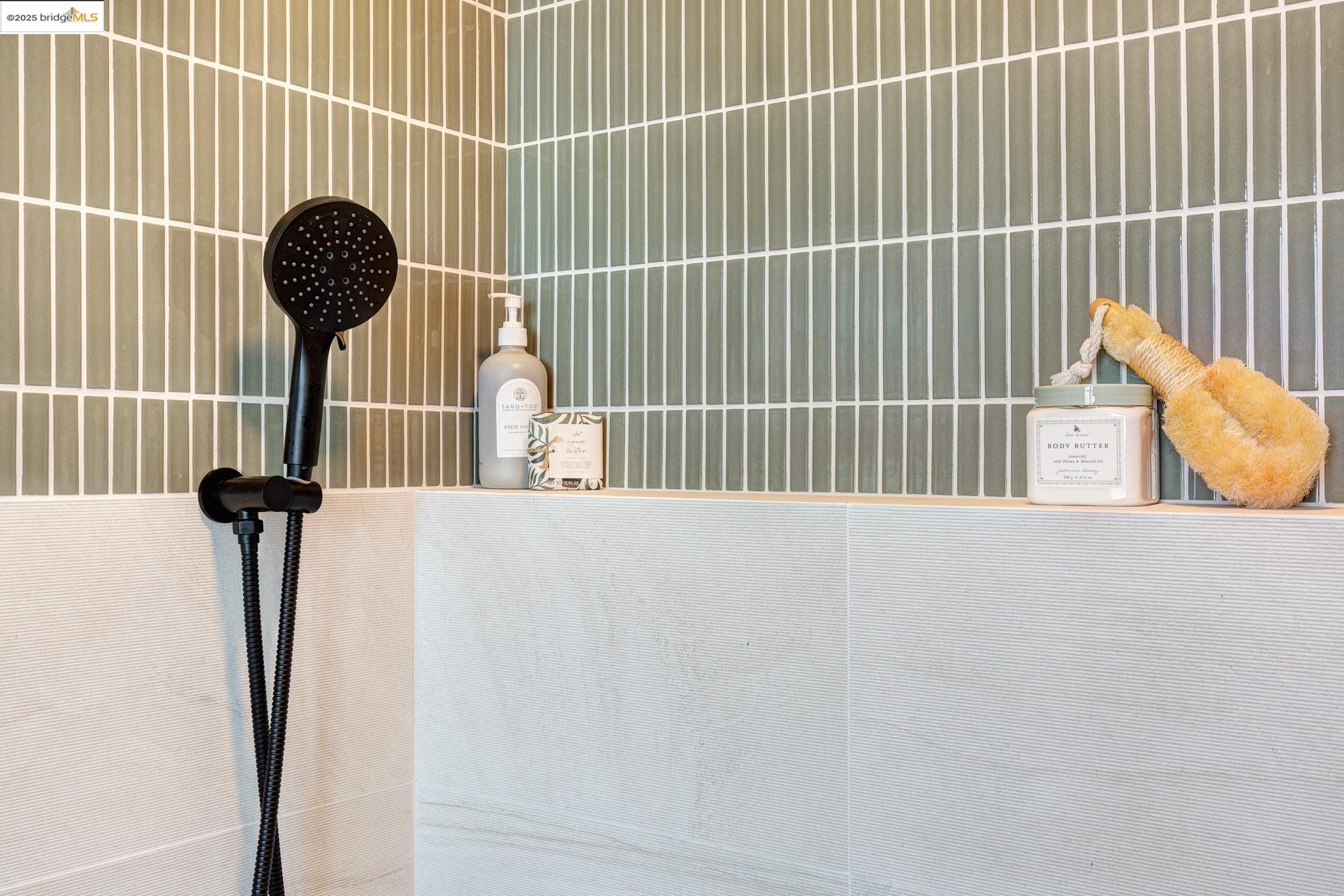 Detail Gallery Image 34 of 59 For 4353 Terrabella Way, Oakland,  CA 94619 - 3 Beds | 2/1 Baths