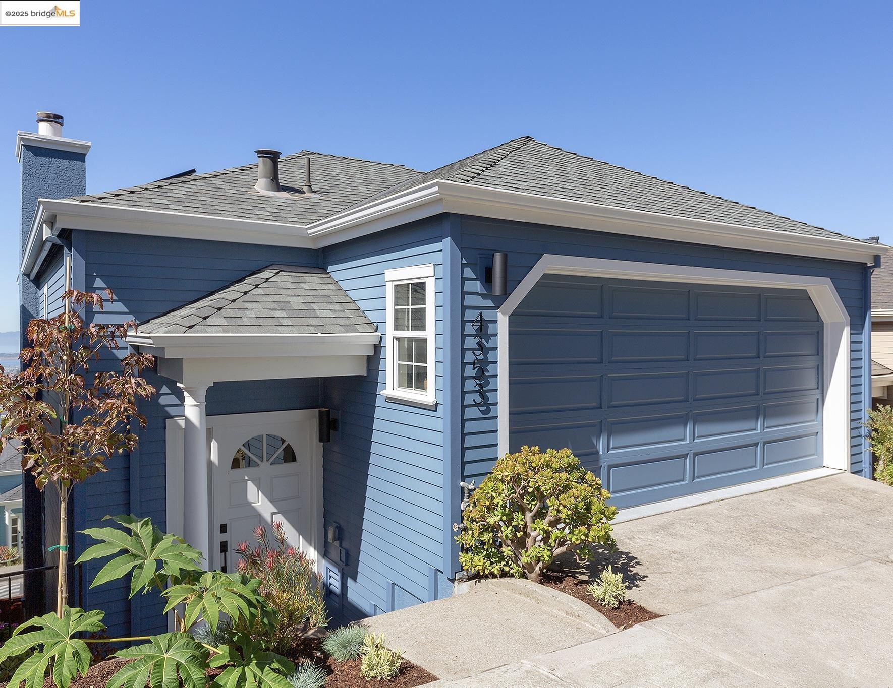 Detail Gallery Image 5 of 59 For 4353 Terrabella Way, Oakland,  CA 94619 - 3 Beds | 2/1 Baths