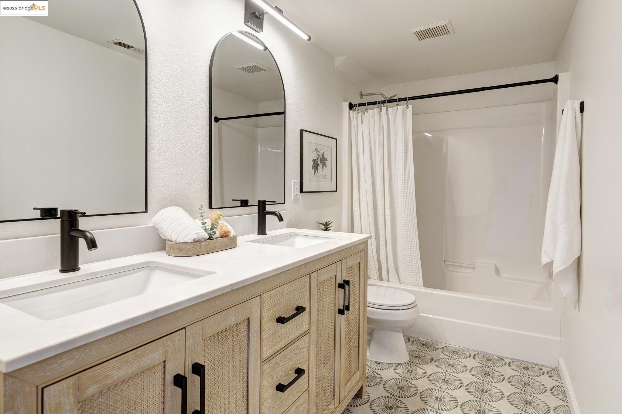 Detail Gallery Image 48 of 59 For 4353 Terrabella Way, Oakland,  CA 94619 - 3 Beds | 2/1 Baths