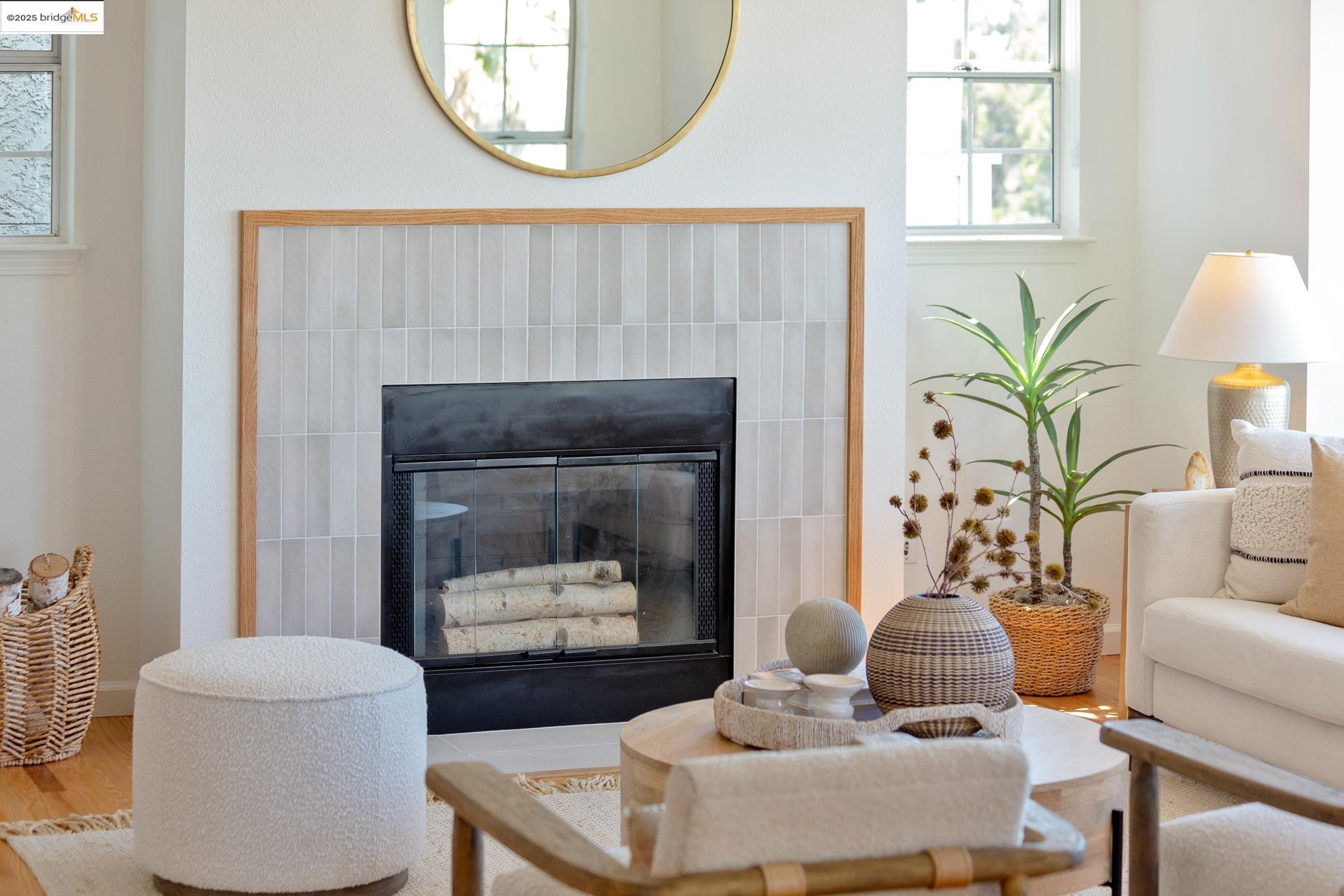 Detail Gallery Image 8 of 59 For 4353 Terrabella Way, Oakland,  CA 94619 - 3 Beds | 2/1 Baths
