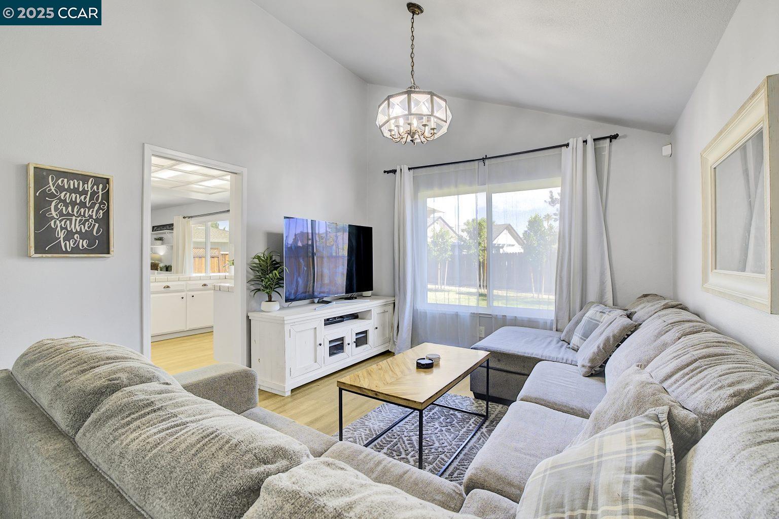 Detail Gallery Image 9 of 47 For 765 Valley Green Dr, Brentwood,  CA 94513 - 3 Beds | 3 Baths