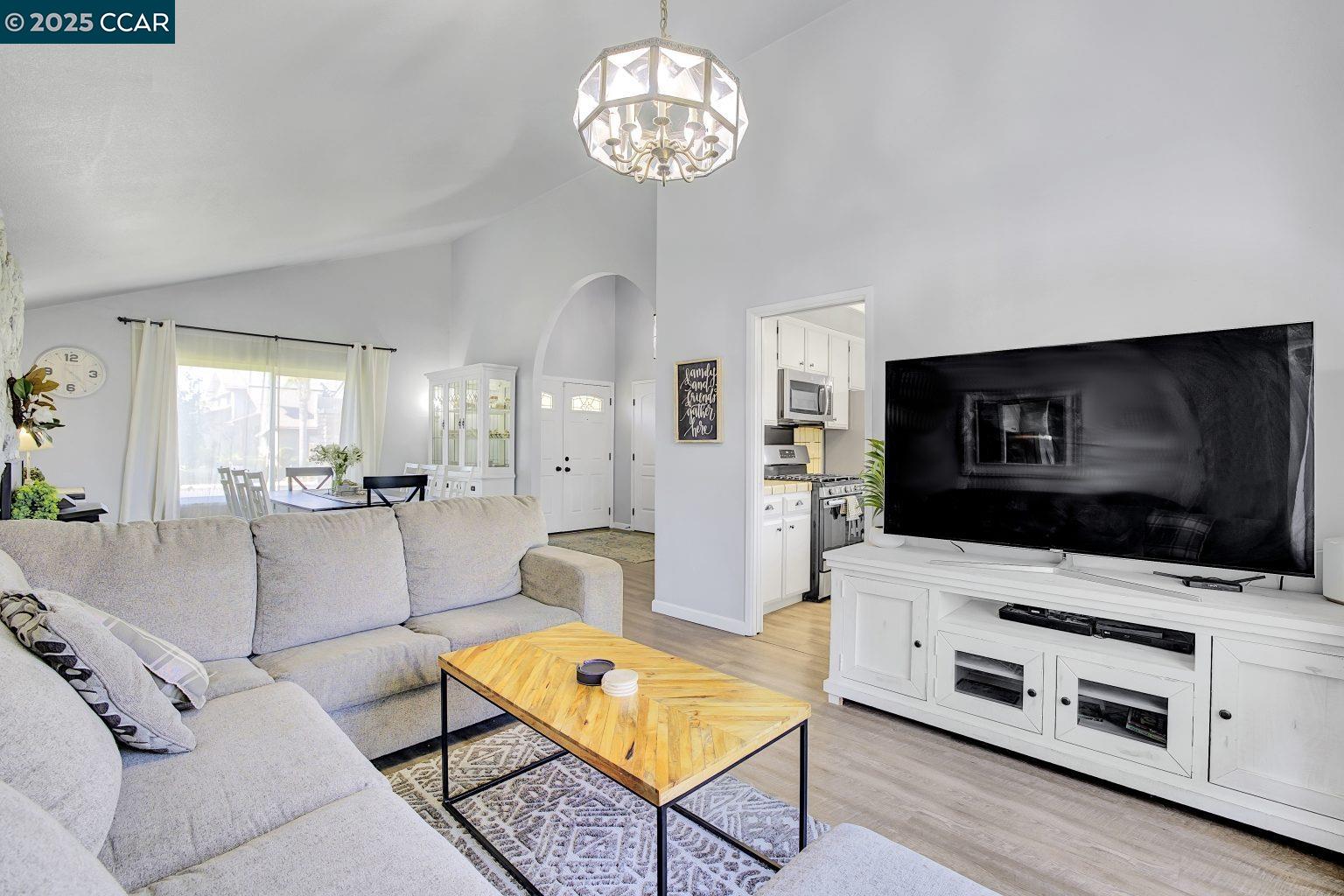 Detail Gallery Image 10 of 47 For 765 Valley Green Dr, Brentwood,  CA 94513 - 3 Beds | 3 Baths