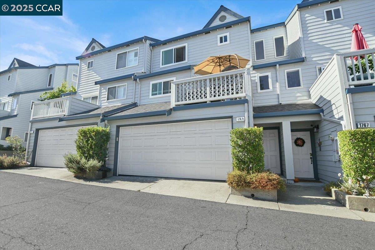 MLS: 41107321 Condo For Sale