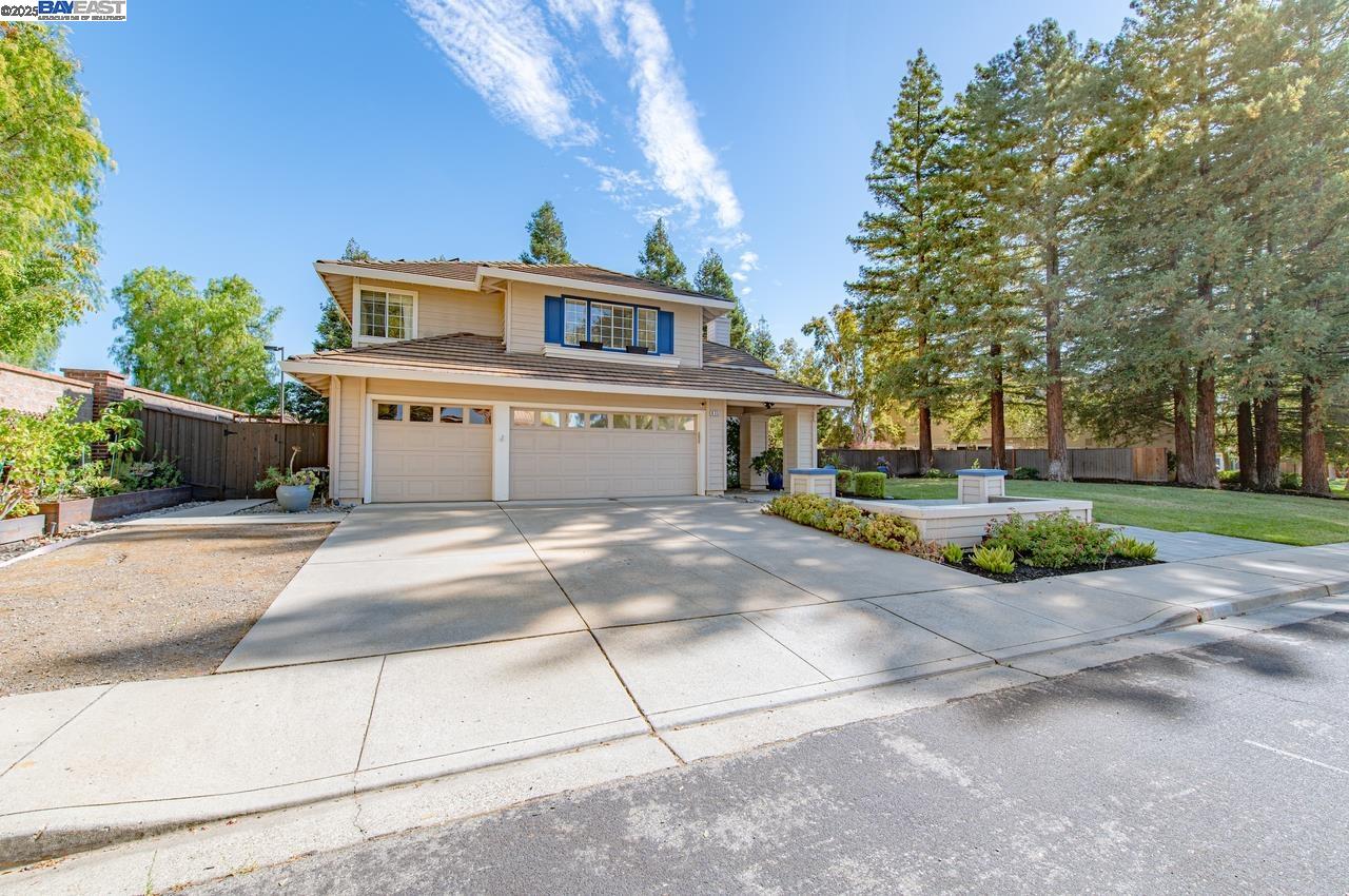 Detail Gallery Image 1 of 49 For 635 Zermatt St, Livermore,  CA 94551 - 5 Beds | 3 Baths
