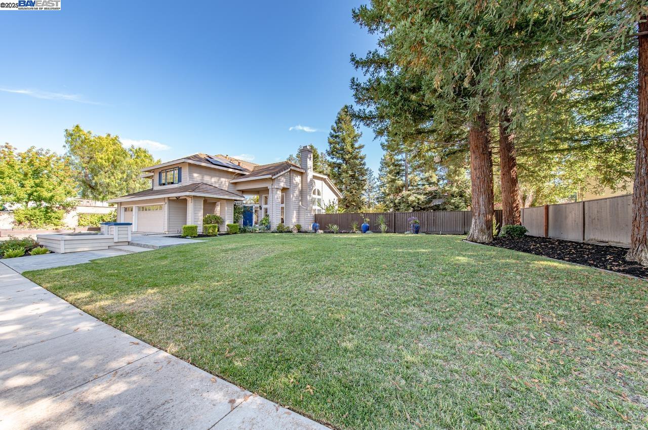 Detail Gallery Image 2 of 49 For 635 Zermatt St, Livermore,  CA 94551 - 5 Beds | 3 Baths