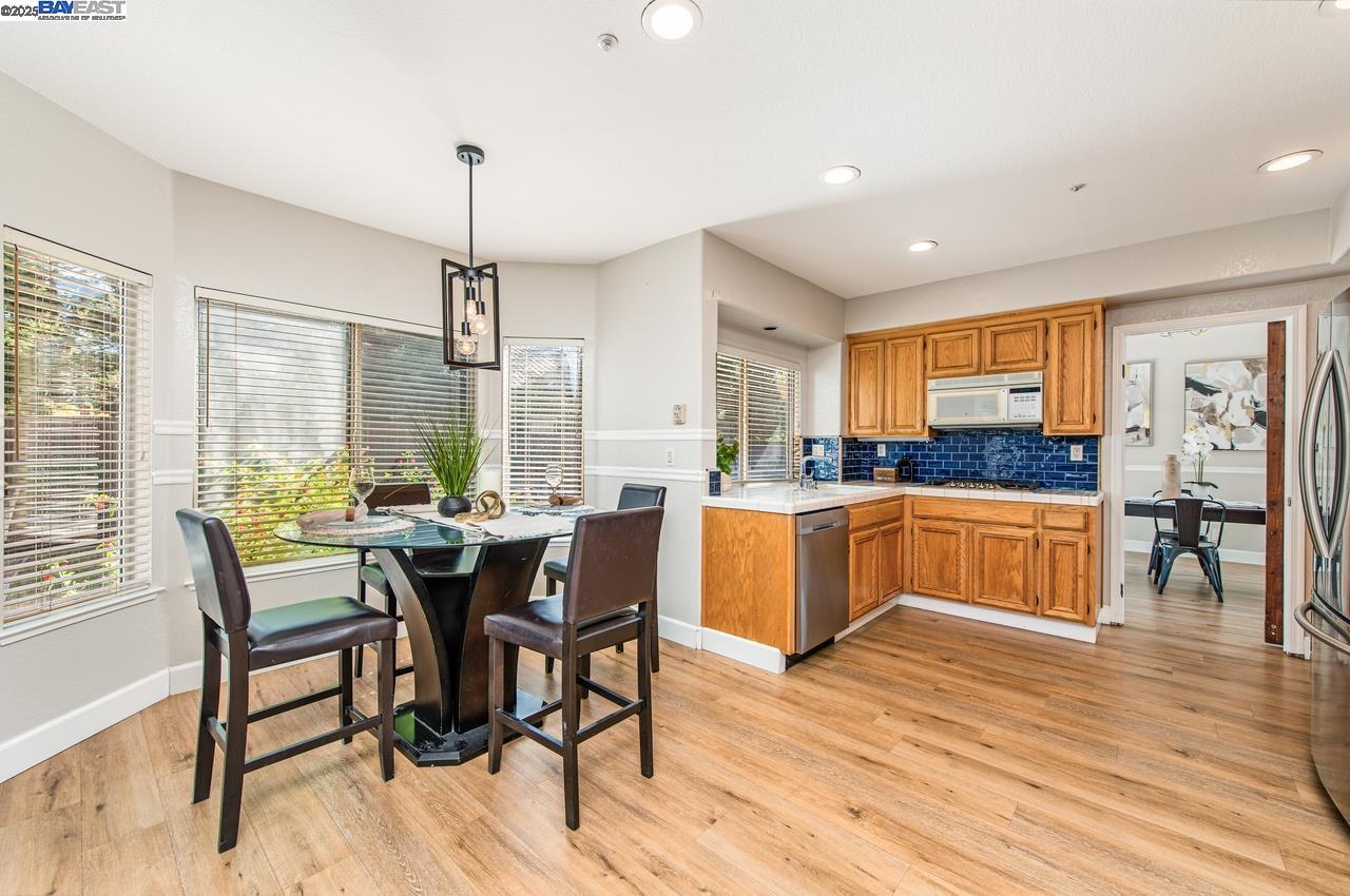 Detail Gallery Image 17 of 49 For 635 Zermatt St, Livermore,  CA 94551 - 5 Beds | 3 Baths