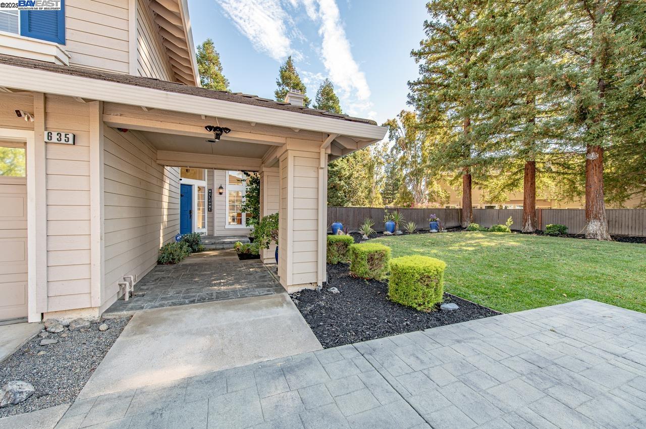 Detail Gallery Image 3 of 49 For 635 Zermatt St, Livermore,  CA 94551 - 5 Beds | 3 Baths