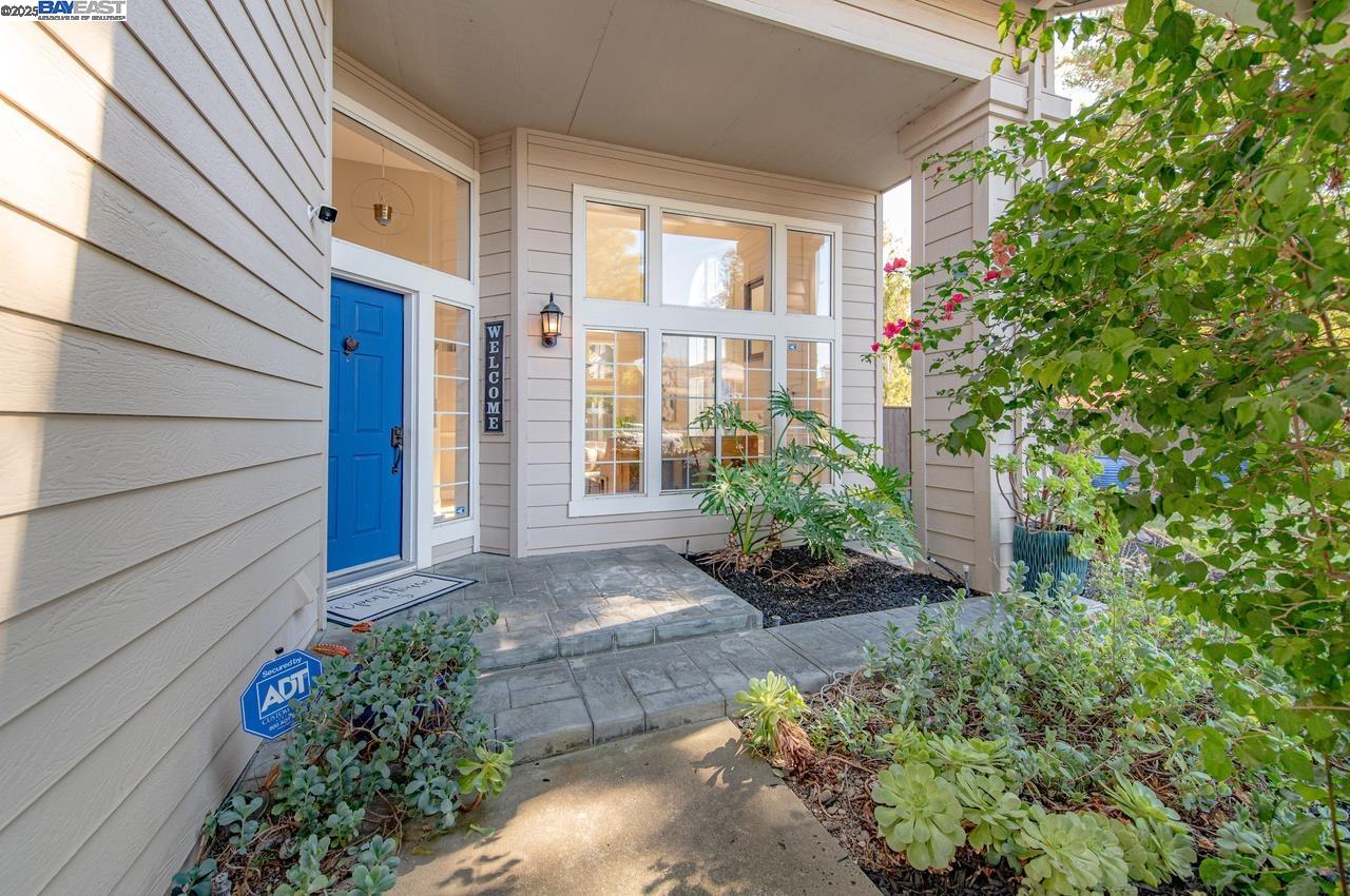 Detail Gallery Image 4 of 49 For 635 Zermatt St, Livermore,  CA 94551 - 5 Beds | 3 Baths
