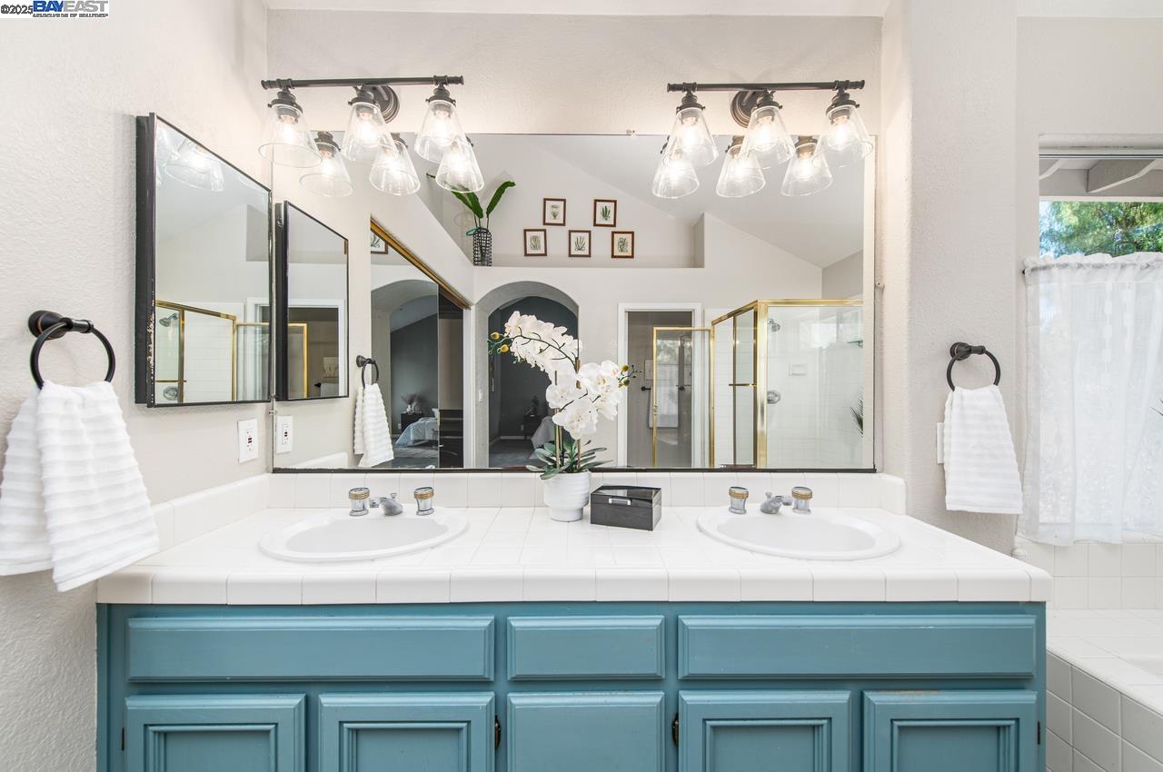 Detail Gallery Image 32 of 49 For 635 Zermatt St, Livermore,  CA 94551 - 5 Beds | 3 Baths