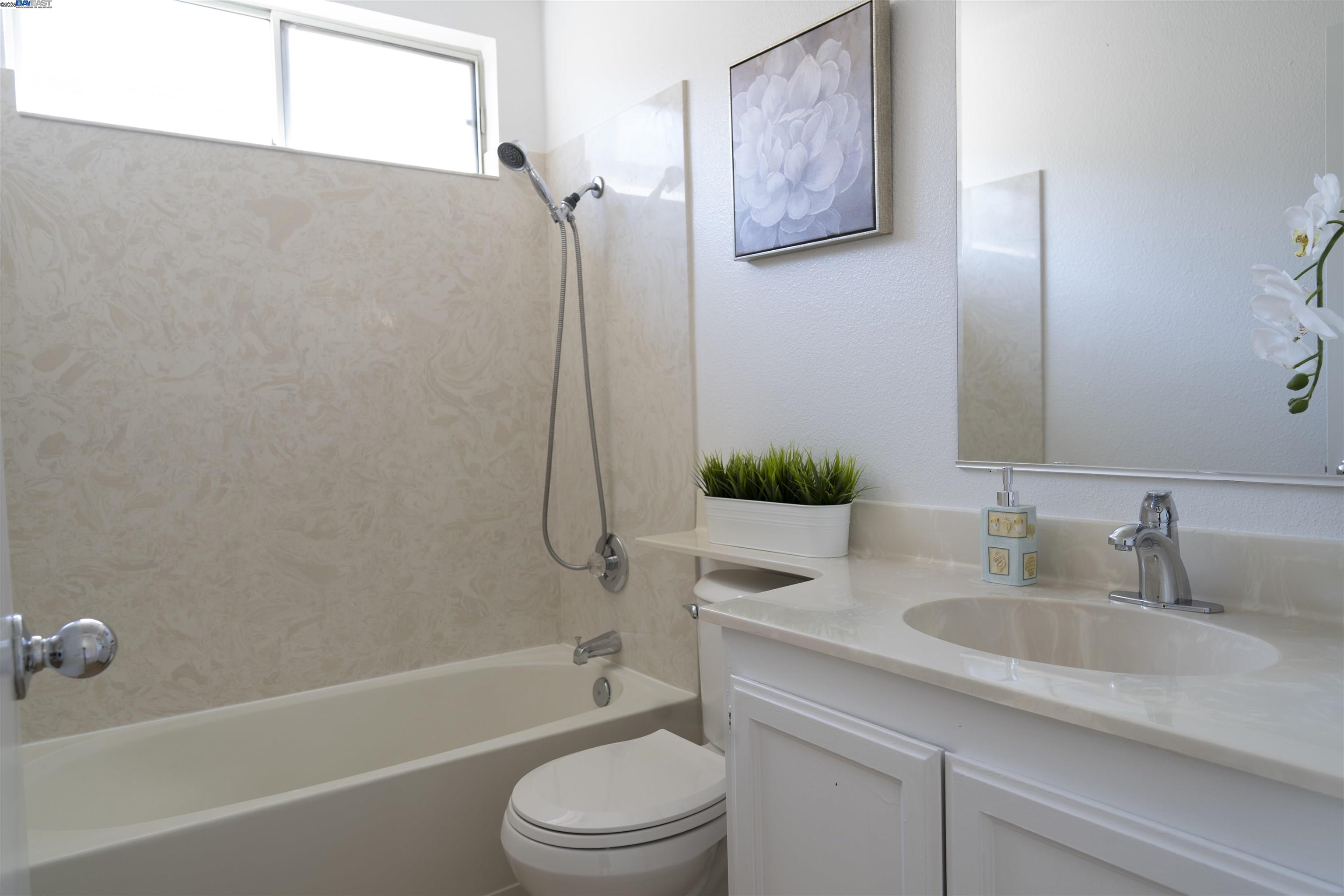 Detail Gallery Image 13 of 20 For 1028 Montoya Ter, Union City,  CA 94587 - 3 Beds | 2/1 Baths