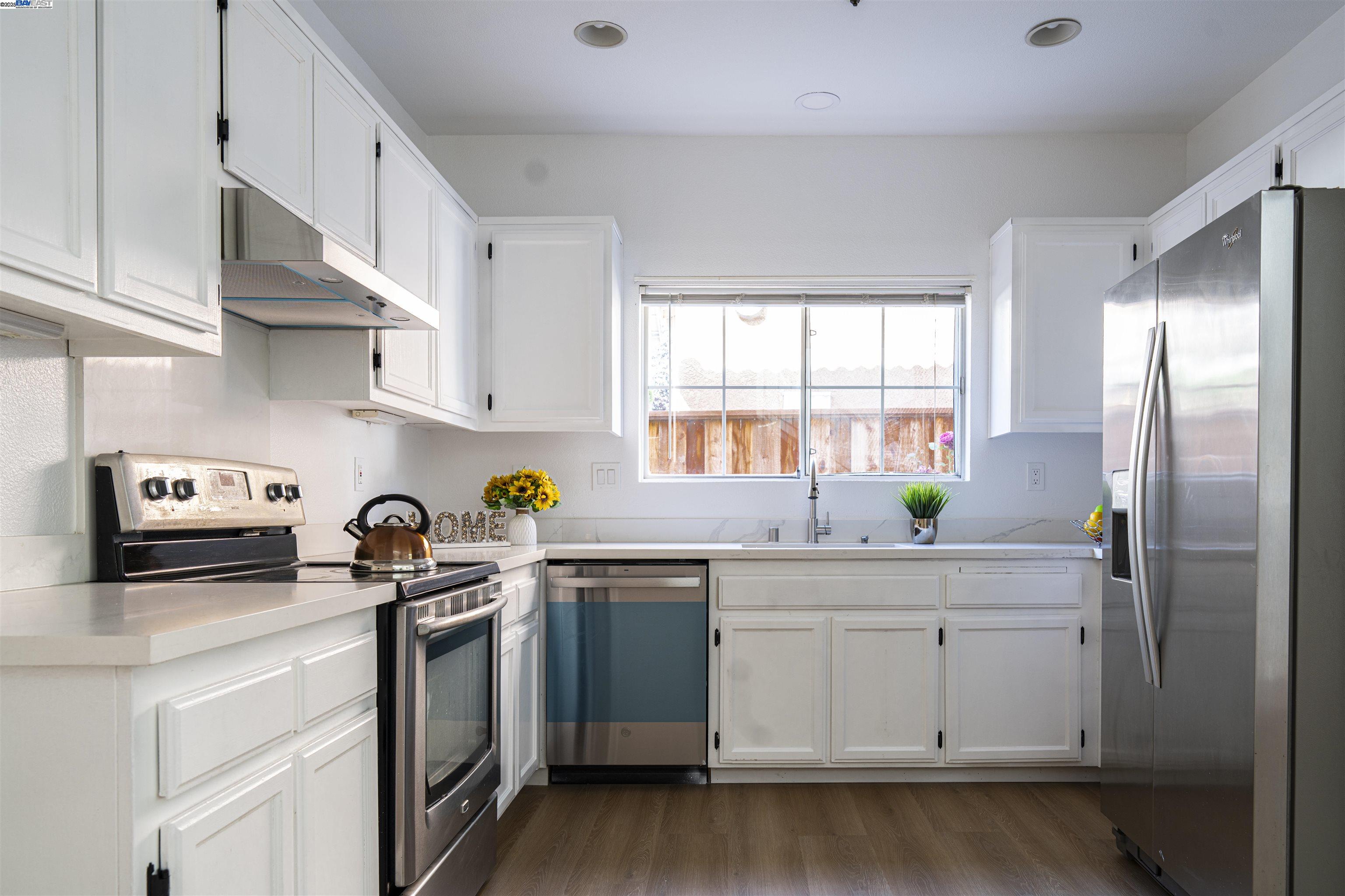 Detail Gallery Image 5 of 20 For 1028 Montoya Ter, Union City,  CA 94587 - 3 Beds | 2/1 Baths