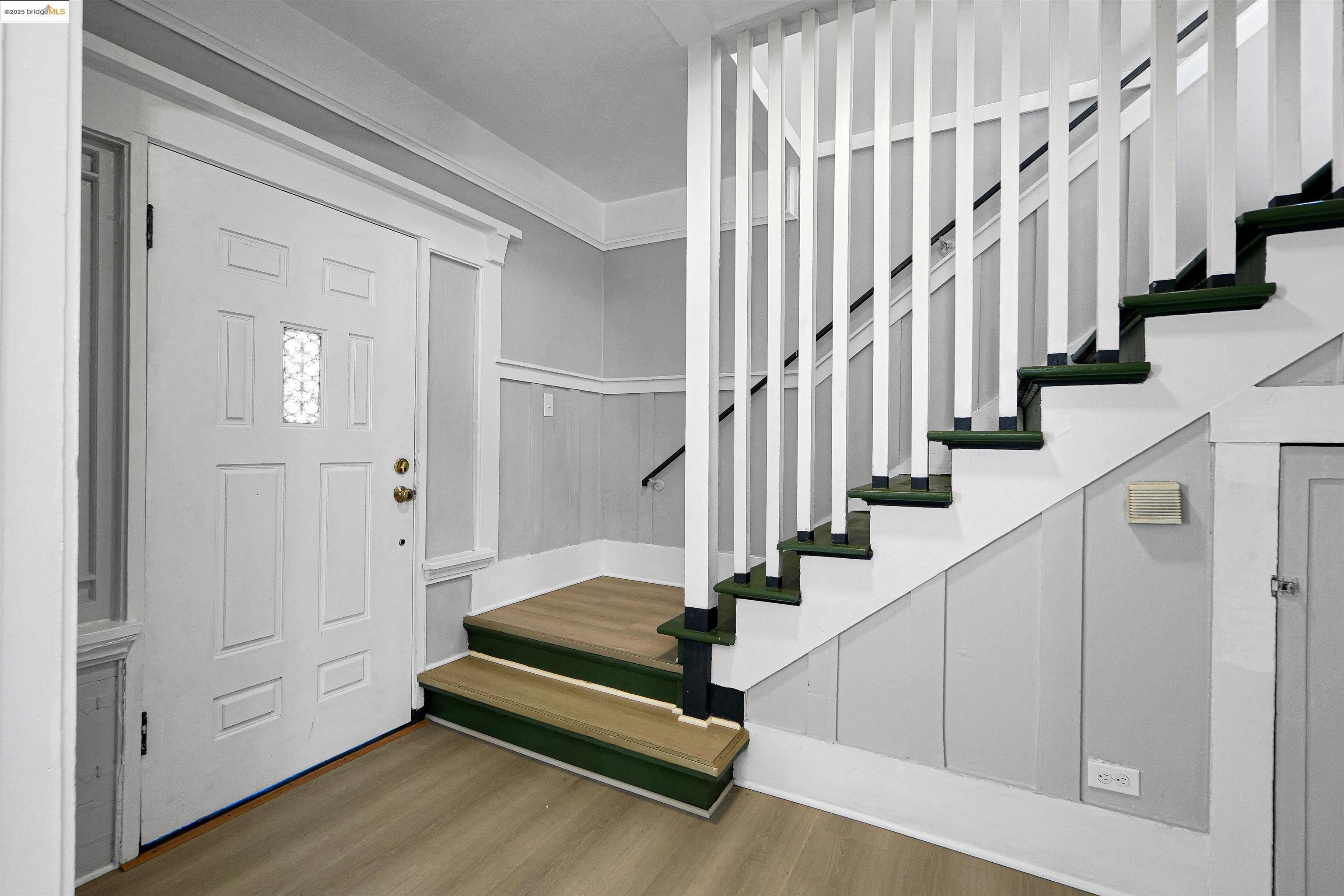 Detail Gallery Image 13 of 30 For 2207 E 19th St, Oakland,  CA 94606 - 4 Beds | 1/1 Baths